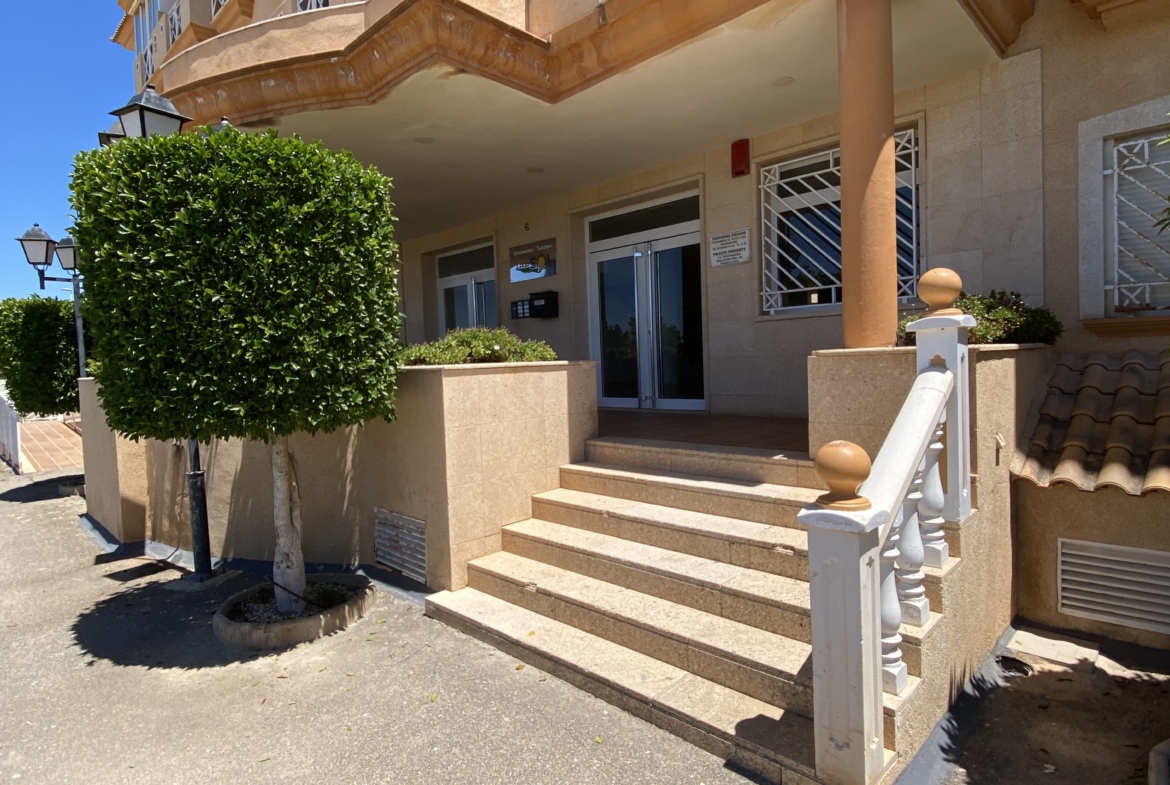 2 Bedroom / 2 Bathroom Apartment * Very popular Development * San Pedro del Pinatar * 10 minutes walk to the local beach * Shared Pool / Jacuzzi * Rooftop Solarium with BBQ facilities * Excellent Views €139,995 *