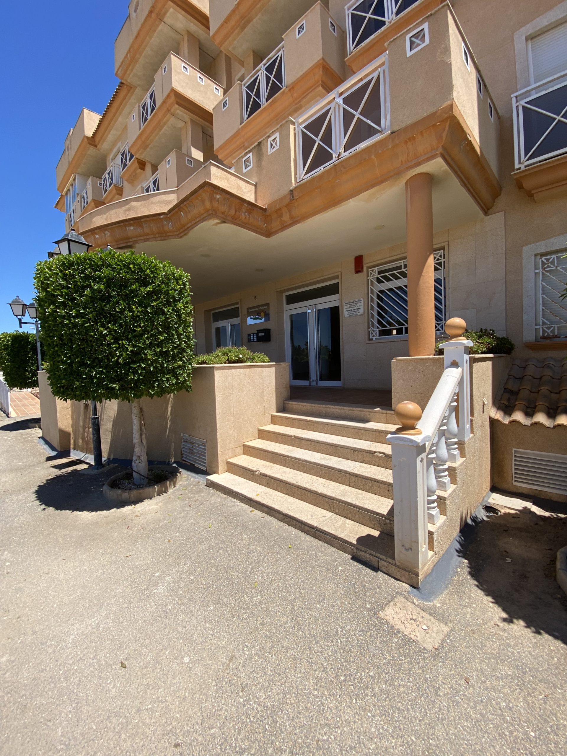 IMG_0556 2 Bedroom / 2 Bathroom Apartment * Very popular Development * San Pedro del Pinatar * 10 minutes walk to the local beach * Shared Pool / Jacuzzi * Rooftop Solarium with BBQ facilities * Excellent Views €139,995 *