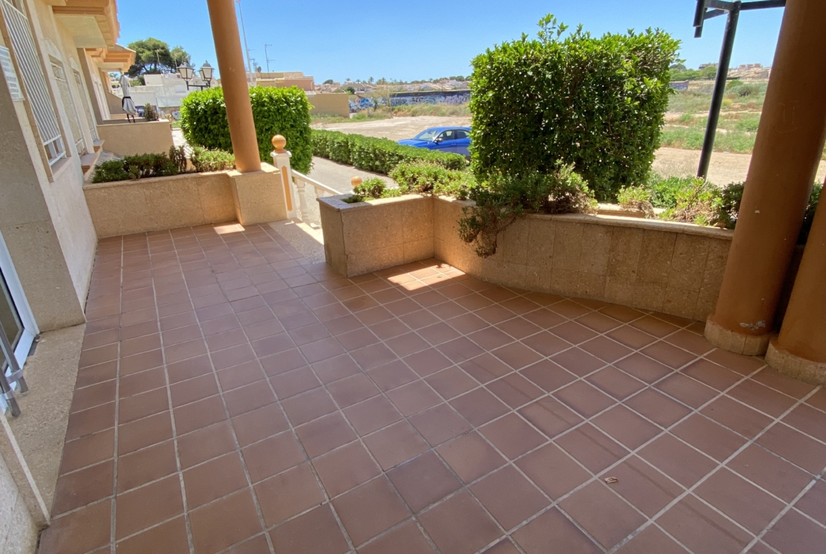 2 Bedroom / 2 Bathroom Apartment * Very popular Development * San Pedro del Pinatar * 10 minutes walk to the local beach * Shared Pool / Jacuzzi * Rooftop Solarium with BBQ facilities * Excellent Views €139,995 *