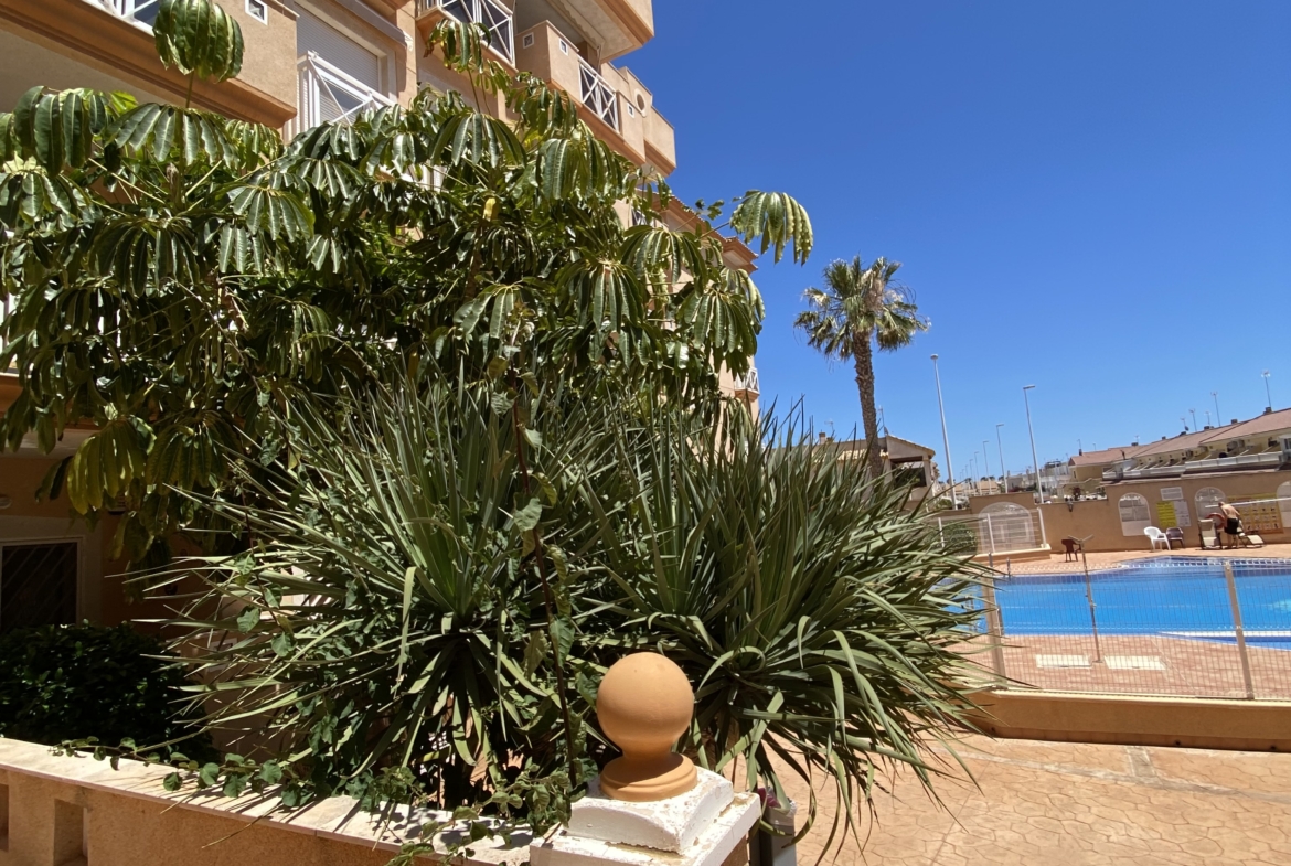2 Bedroom / 2 Bathroom Apartment * Very popular Development * San Pedro del Pinatar * 10 minutes walk to the local beach * Shared Pool / Jacuzzi * Rooftop Solarium with BBQ facilities * Excellent Views €139,995 *