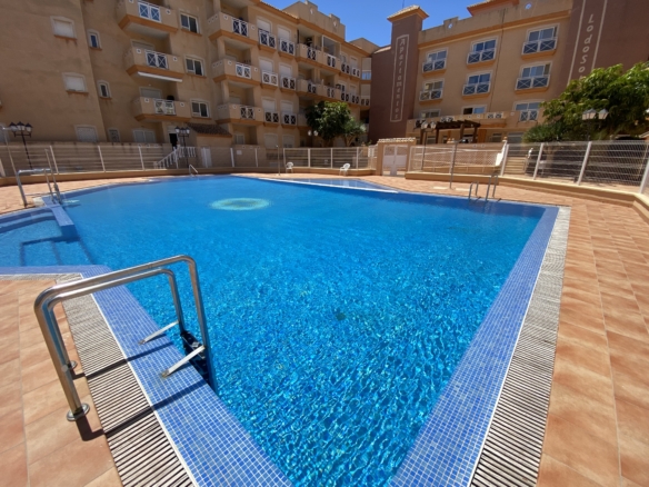 2 Bedroom / 2 Bathroom Apartment * Very popular Development * San Pedro del Pinatar * 10 minutes walk to the local beach * Shared Pool / Jacuzzi * Rooftop Solarium with BBQ facilities * Excellent Views €139,995 *