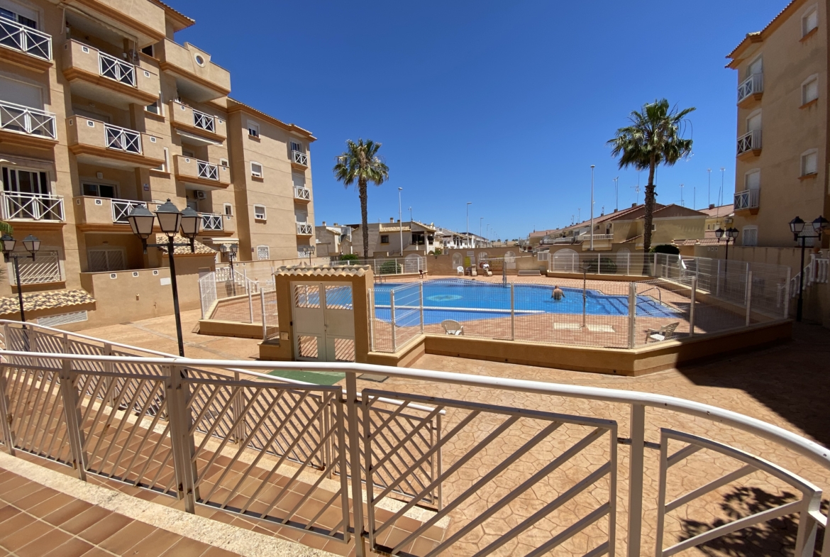 2 Bedroom / 2 Bathroom Apartment * Very popular Development * San Pedro del Pinatar * 10 minutes walk to the local beach * Shared Pool / Jacuzzi * Rooftop Solarium with BBQ facilities * Excellent Views €139,995 *