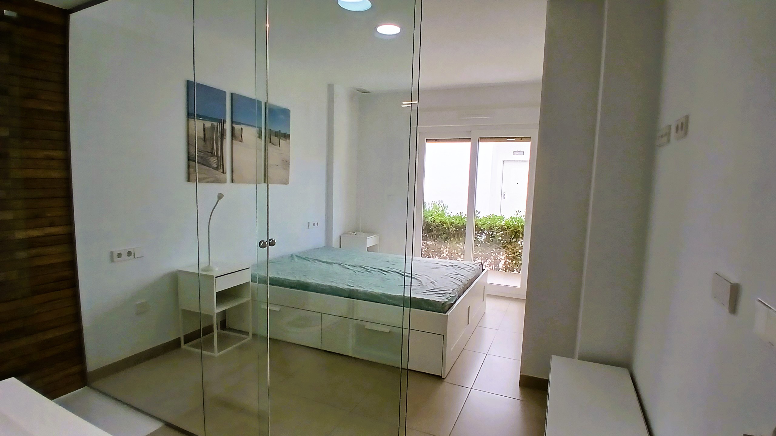 5. Slaapkamer 1 met ensuite badkamer (2)