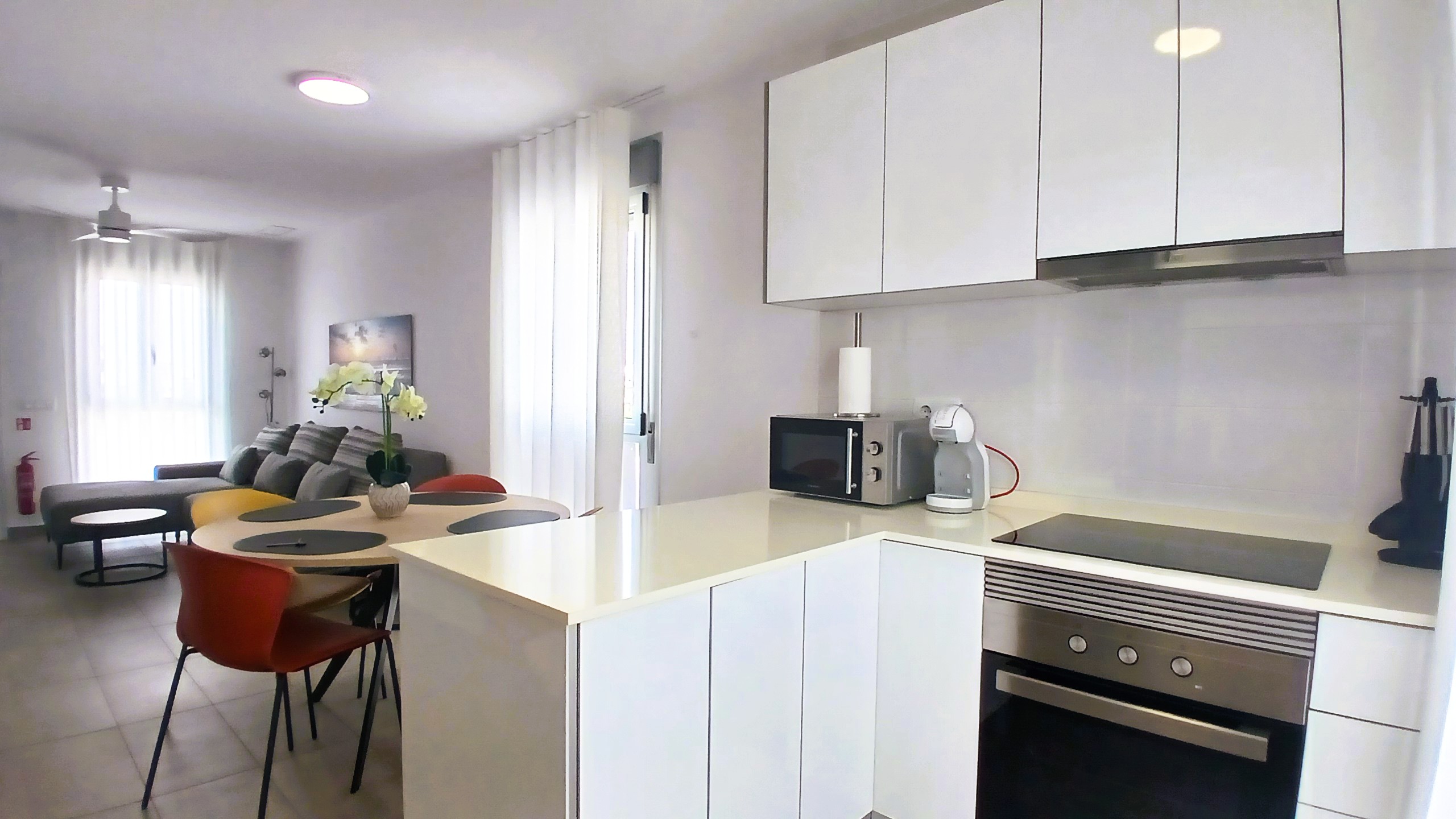 7. Woonkamer met trap naar dakterras