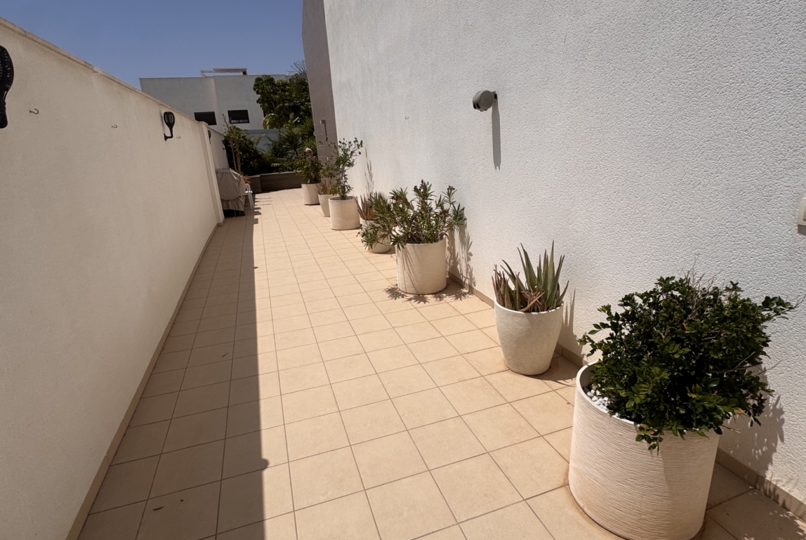 3 Bedroom / 2 Bathroom * Ground Floor Apartment on Huge Plot *Private Entrance * Garden * Overlooking Communal Pool Area * Pilar De La Horadada * Playamar IV * Immaculate Condition * €339,995 *