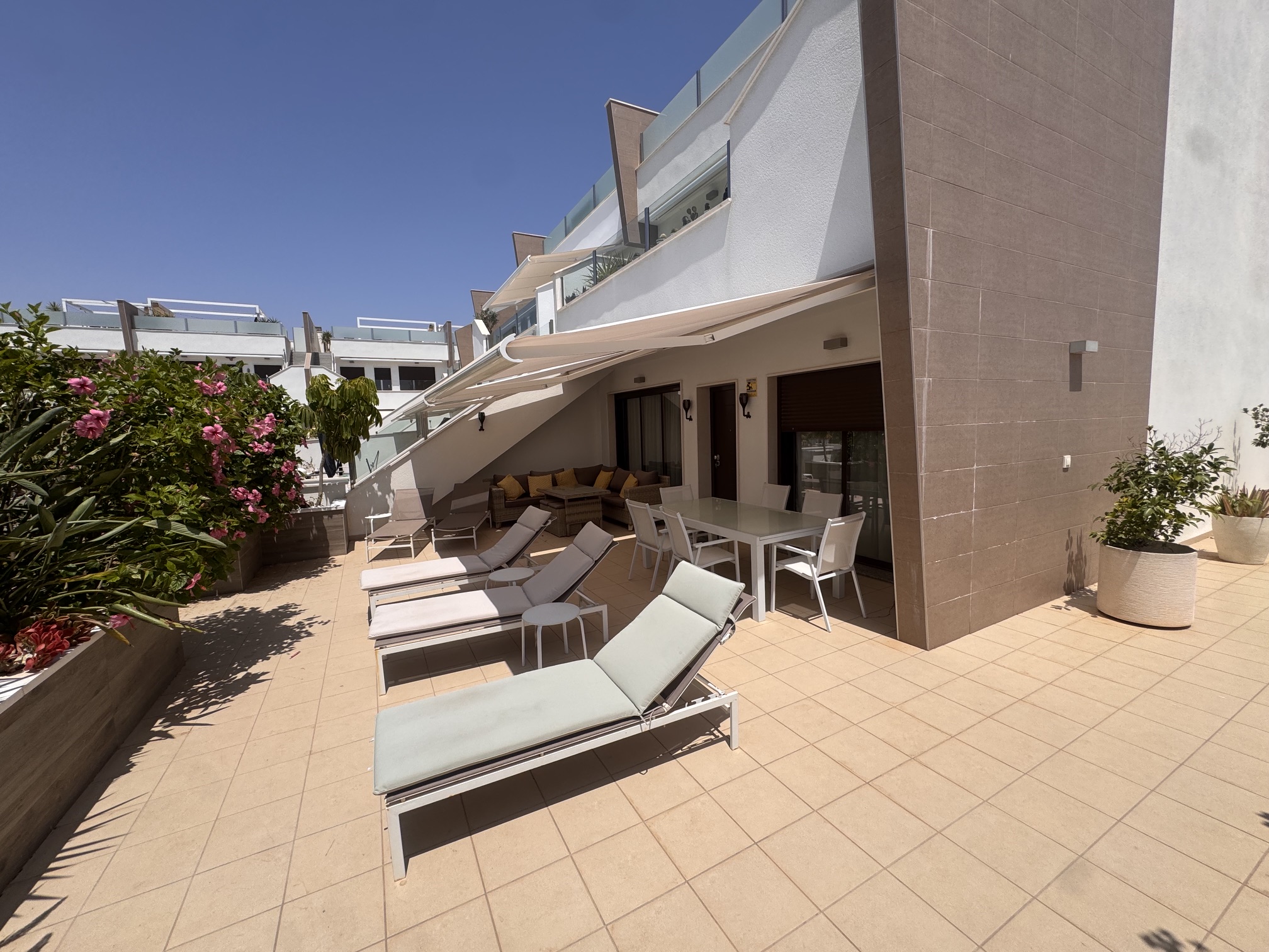 3 Bedroom / 2 Bathroom * Ground Floor Apartment on Huge Plot *Private Entrance * Garden * Overlooking Communal Pool Area * Pilar De La Horadada * Playamar IV * Immaculate Condition * €339,995 *