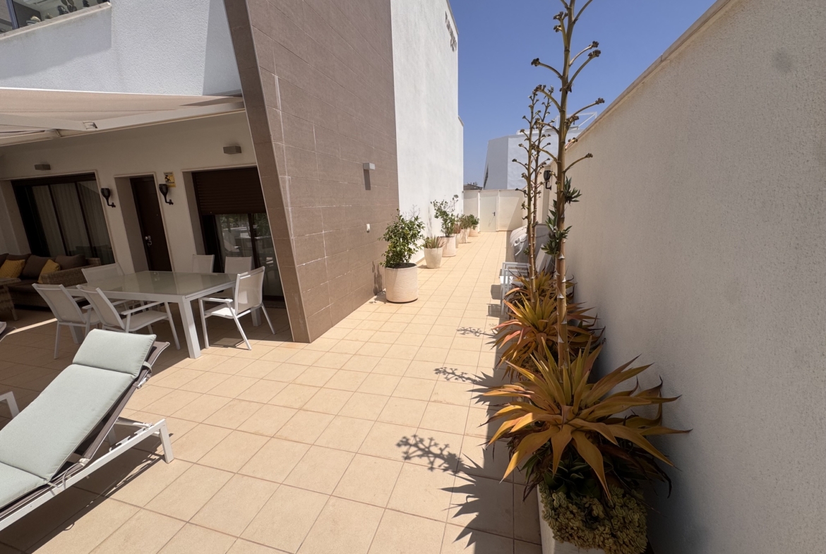 3 Bedroom / 2 Bathroom * Ground Floor Apartment on Huge Plot *Private Entrance * Garden * Overlooking Communal Pool Area * Pilar De La Horadada * Playamar IV * Immaculate Condition * €339,995 *