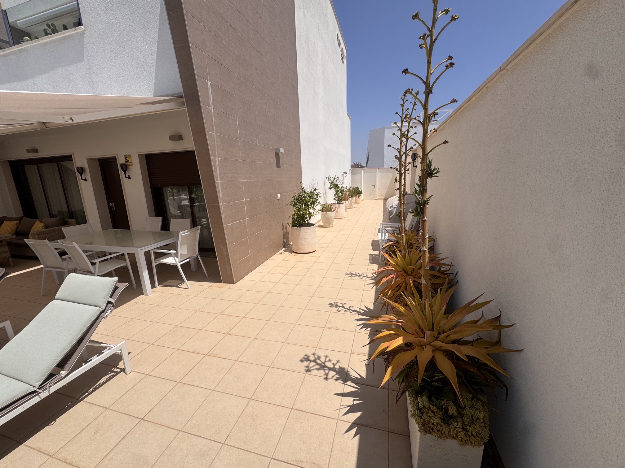3 Bedroom / 2 Bathroom * Ground Floor Apartment on Huge Plot *Private Entrance * Garden * Overlooking Communal Pool Area * Pilar De La Horadada * Playamar IV * Immaculate Condition * €339,995 *