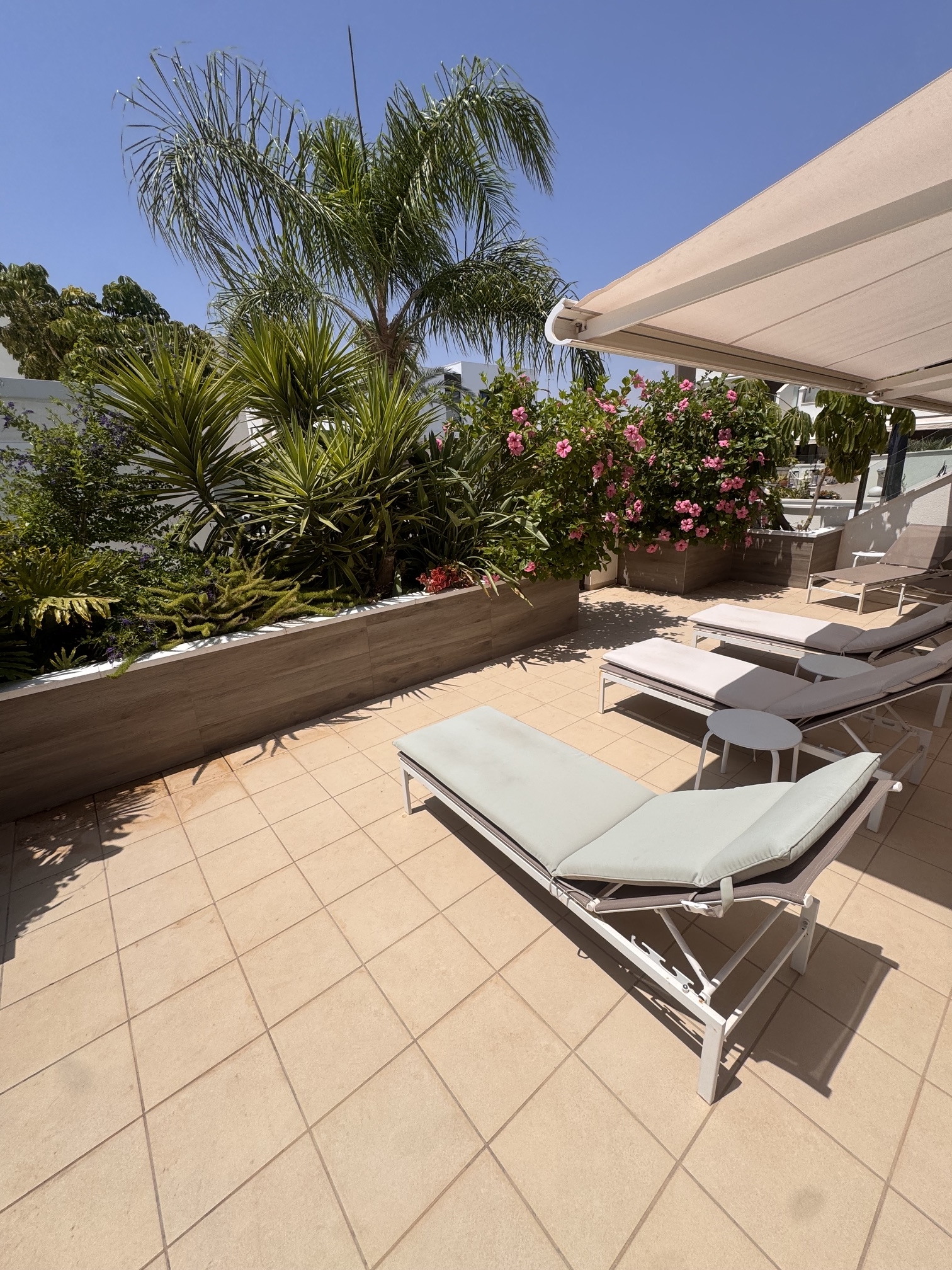 3 Bedroom / 2 Bathroom * Ground Floor Apartment on Huge Plot *Private Entrance * Garden * Overlooking Communal Pool Area * Pilar De La Horadada * Playamar IV * Immaculate Condition * €339,995 *