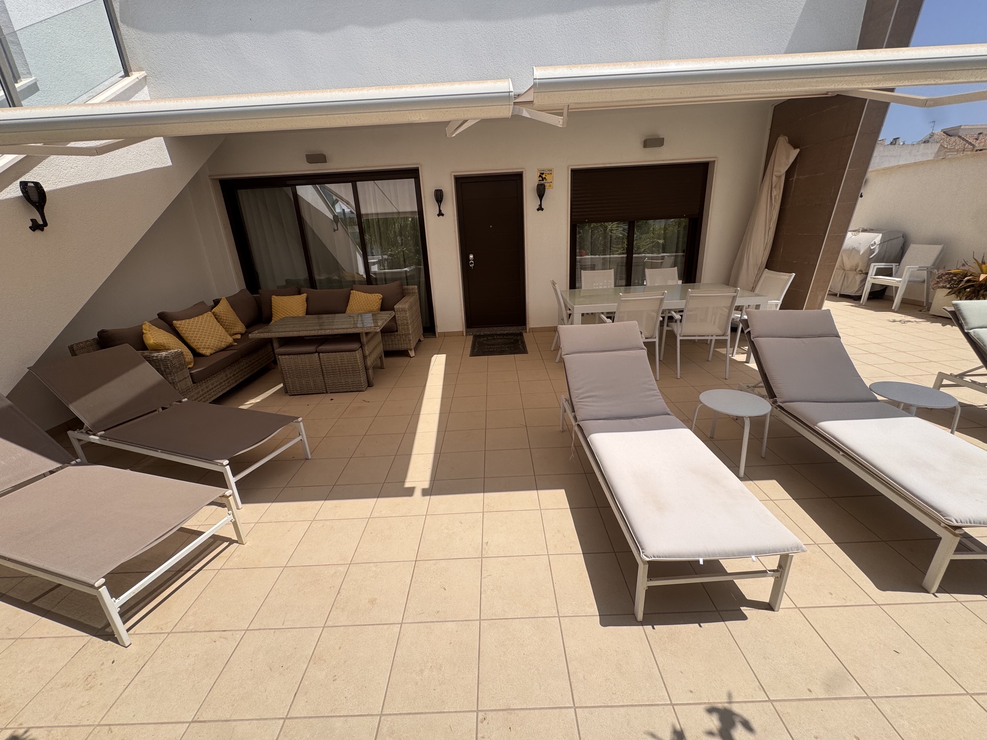 3 Bedroom / 2 Bathroom * Ground Floor Apartment on Huge Plot *Private Entrance * Garden * Overlooking Communal Pool Area * Pilar De La Horadada * Playamar IV * Immaculate Condition * €339,995 *