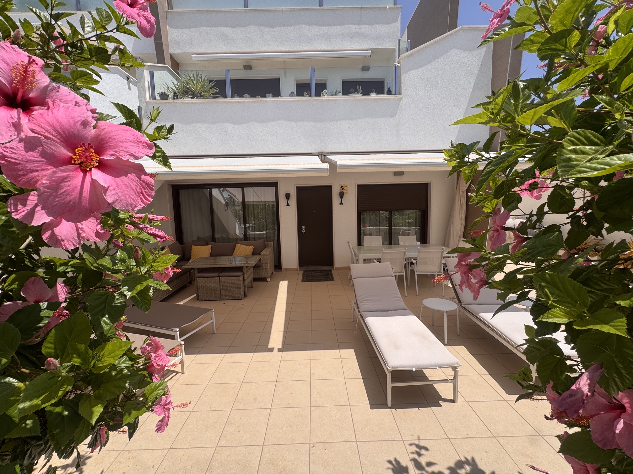 3 Bedroom / 2 Bathroom * Ground Floor Apartment on Huge Plot *Private Entrance * Garden * Overlooking Communal Pool Area * Pilar De La Horadada * Playamar IV * Immaculate Condition * €339,995 *