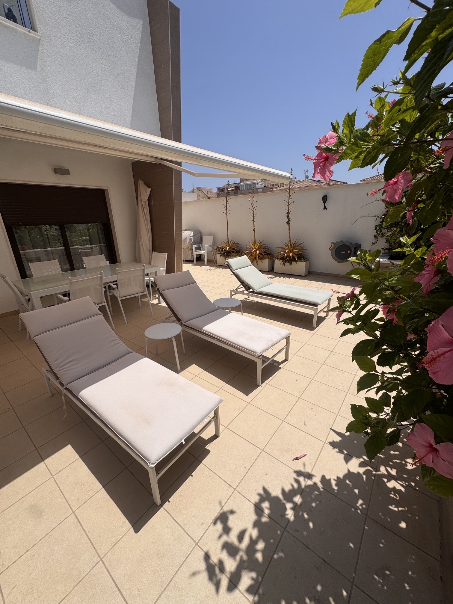 3 Bedroom / 2 Bathroom * Ground Floor Apartment on Huge Plot *Private Entrance * Garden * Overlooking Communal Pool Area * Pilar De La Horadada * Playamar IV * Immaculate Condition * €339,995 *