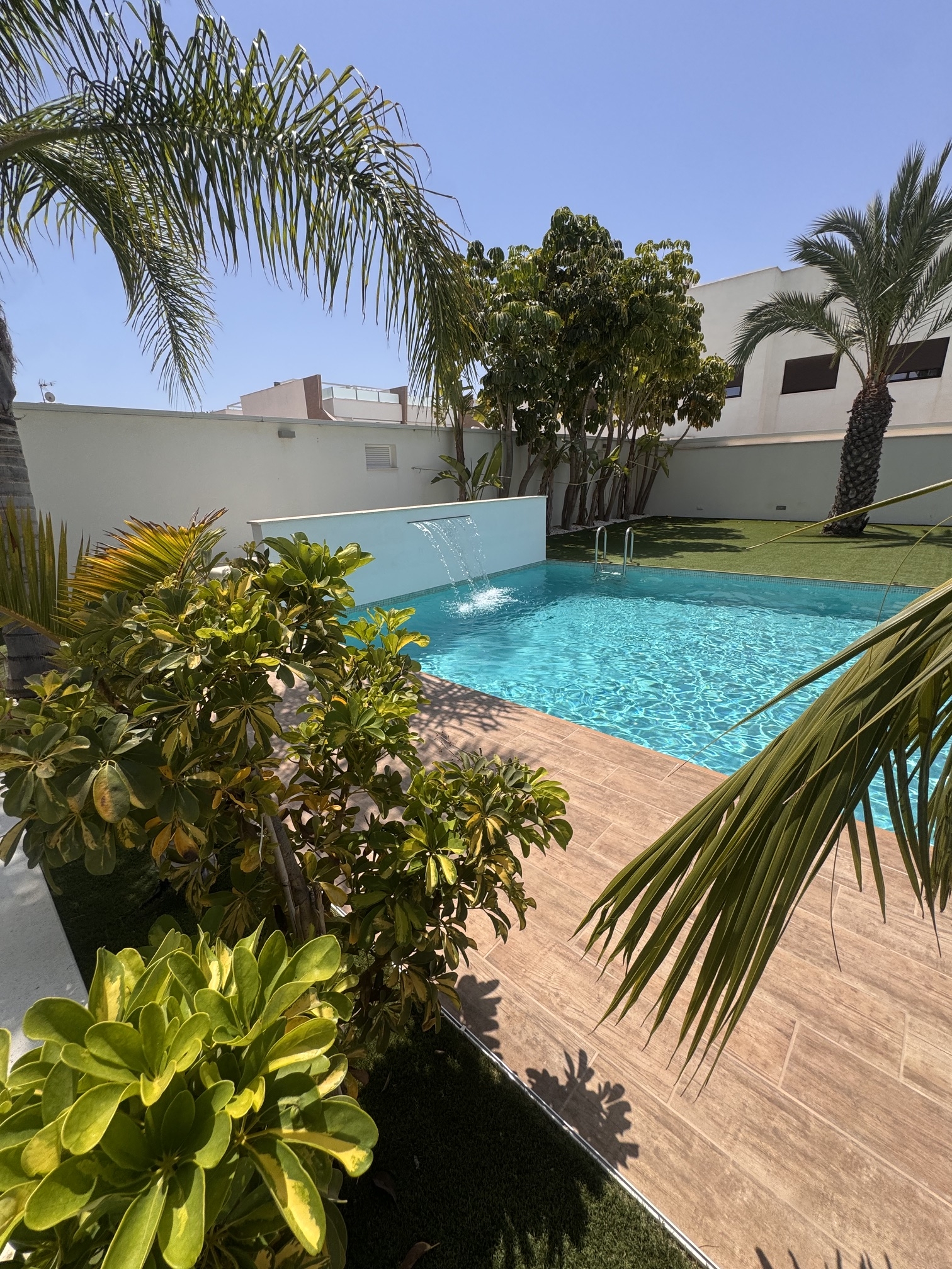 3 Bedroom / 2 Bathroom * Ground Floor Apartment on Huge Plot *Private Entrance * Garden * Overlooking Communal Pool Area * Pilar De La Horadada * Playamar IV * Immaculate Condition * €339,995 *