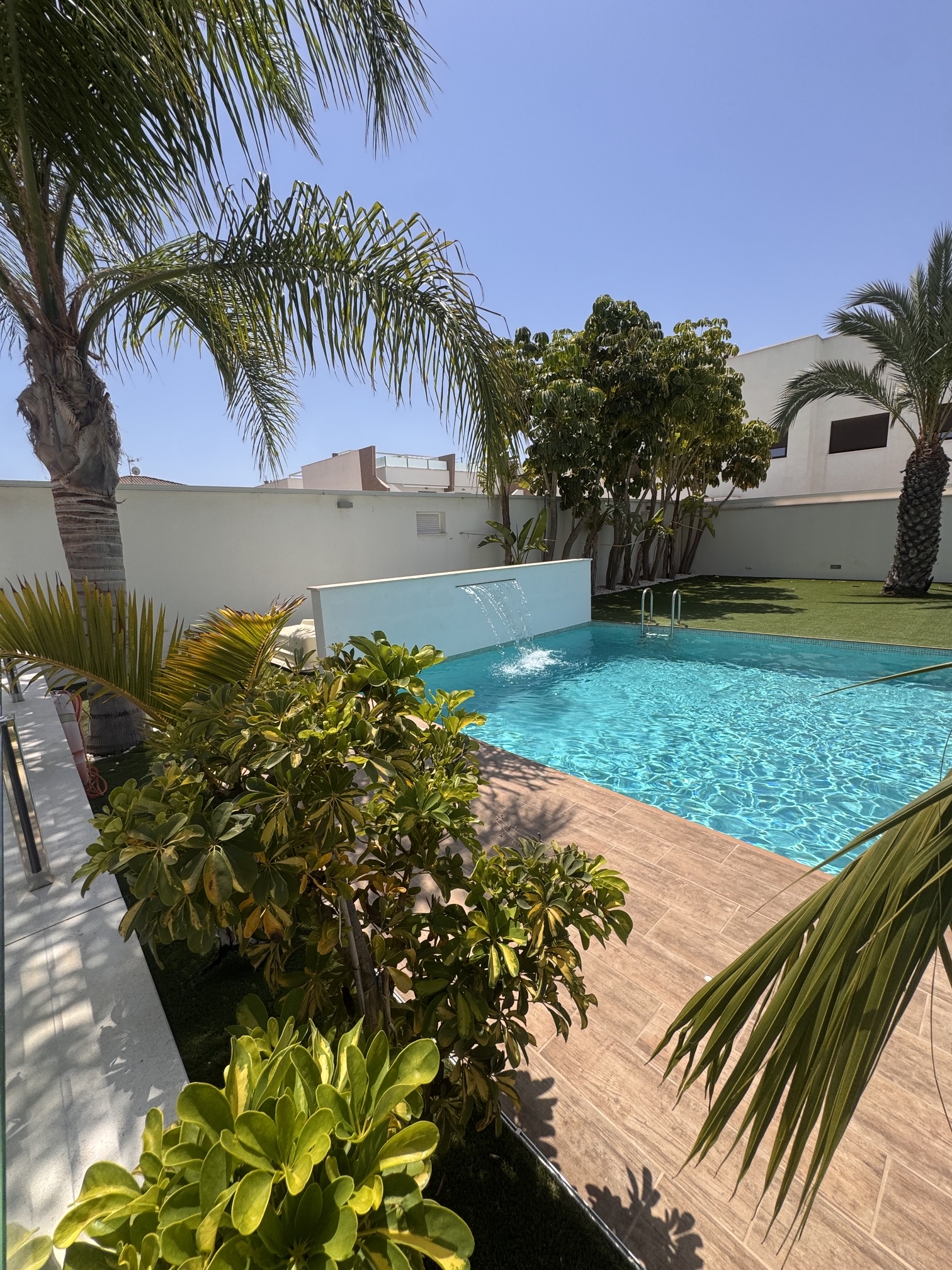 3 Bedroom / 2 Bathroom * Ground Floor Apartment on Huge Plot *Private Entrance * Garden * Overlooking Communal Pool Area * Pilar De La Horadada * Playamar IV * Immaculate Condition * €339,995 *