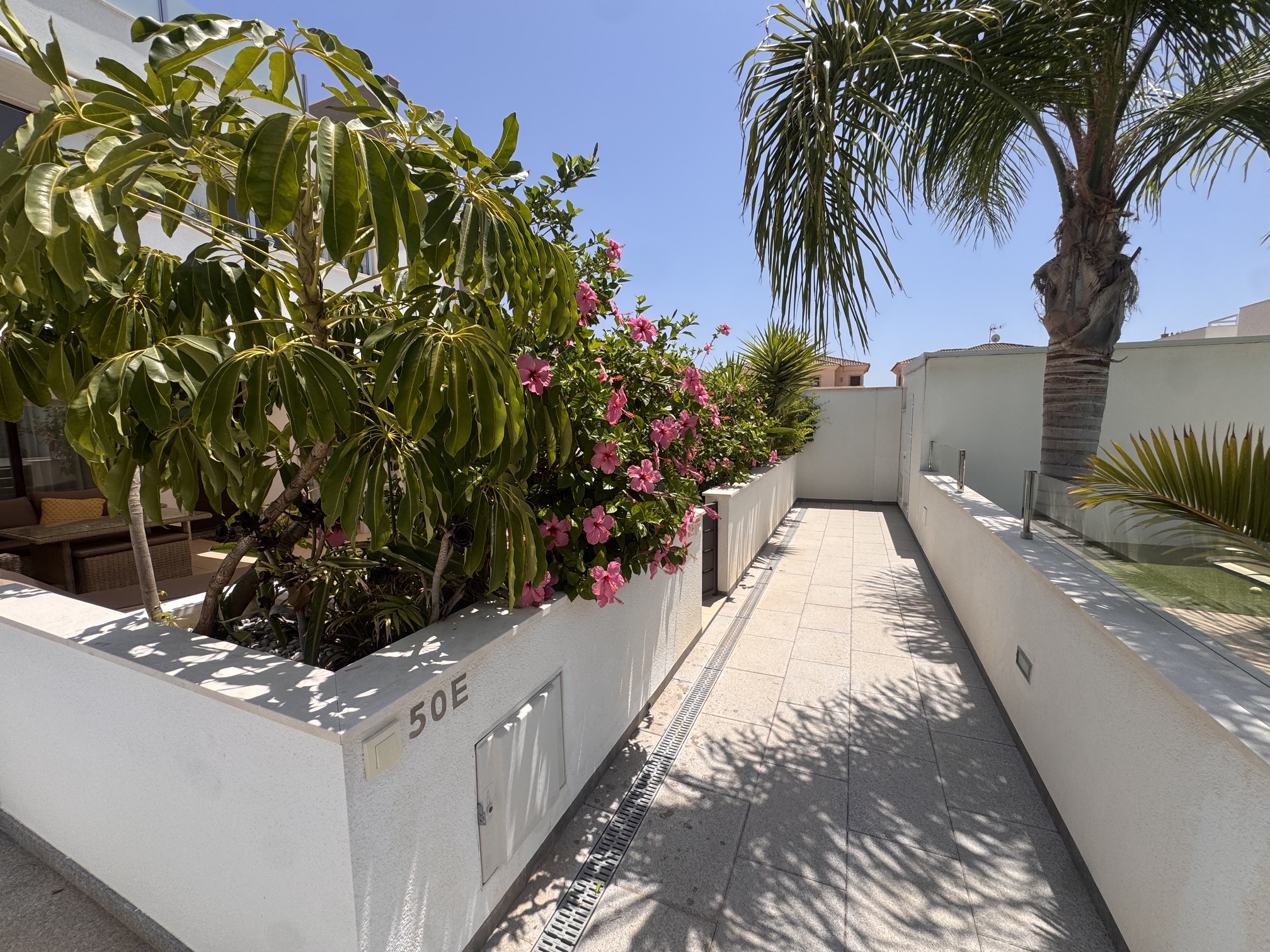 3 Bedroom / 2 Bathroom * Ground Floor Apartment on Huge Plot *Private Entrance * Garden * Overlooking Communal Pool Area * Pilar De La Horadada * Playamar IV * Immaculate Condition * €339,995 *
