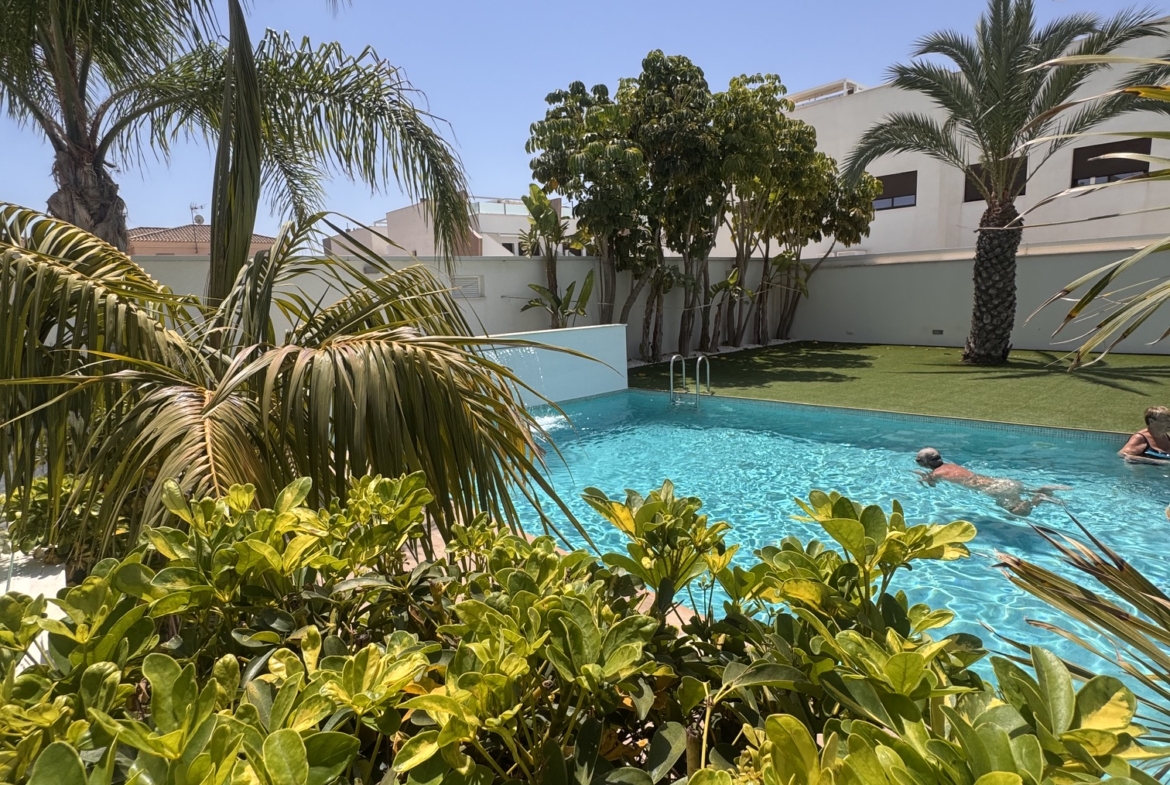 3 Bedroom / 2 Bathroom * Ground Floor Apartment on Huge Plot *Private Entrance * Garden * Overlooking Communal Pool Area * Pilar De La Horadada * Playamar IV * Immaculate Condition * €339,995 *