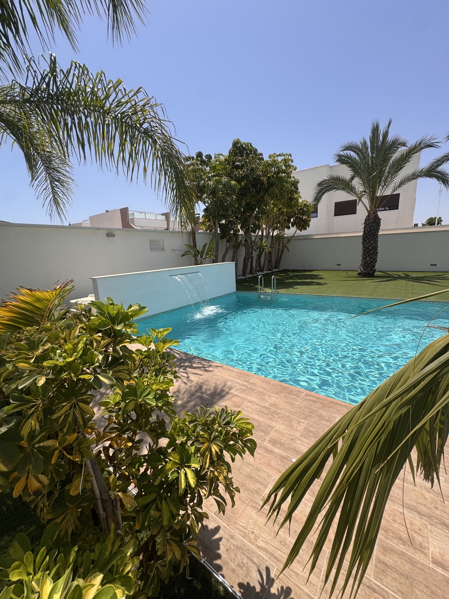 3 Bedroom / 2 Bathroom * Ground Floor Apartment on Huge Plot *Private Entrance * Garden * Overlooking Communal Pool Area * Pilar De La Horadada * Playamar IV * Immaculate Condition * €339,995 *