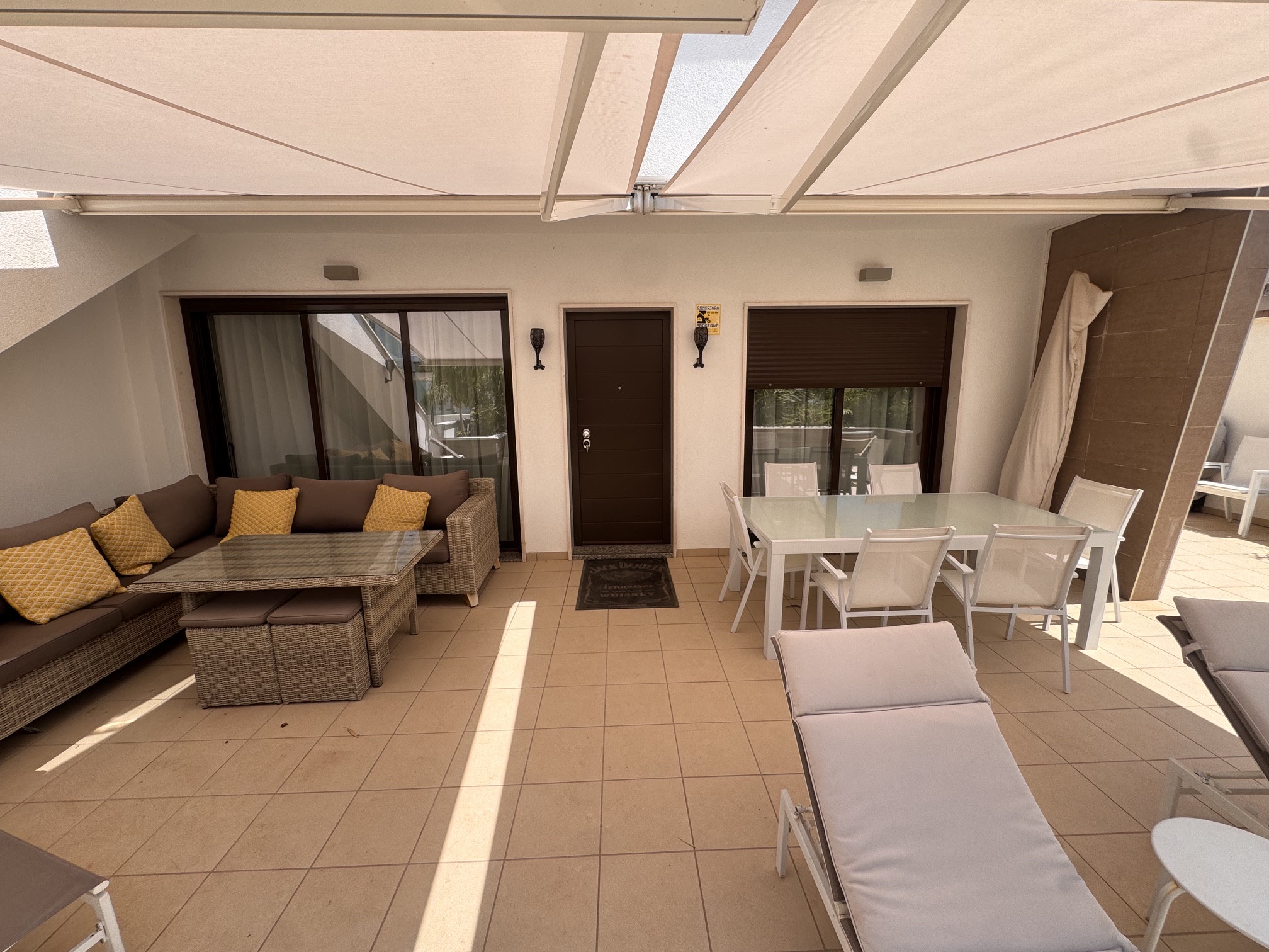 3 Bedroom / 2 Bathroom * Ground Floor Apartment on Huge Plot *Private Entrance * Garden * Overlooking Communal Pool Area * Pilar De La Horadada * Playamar IV * Immaculate Condition * €339,995 *