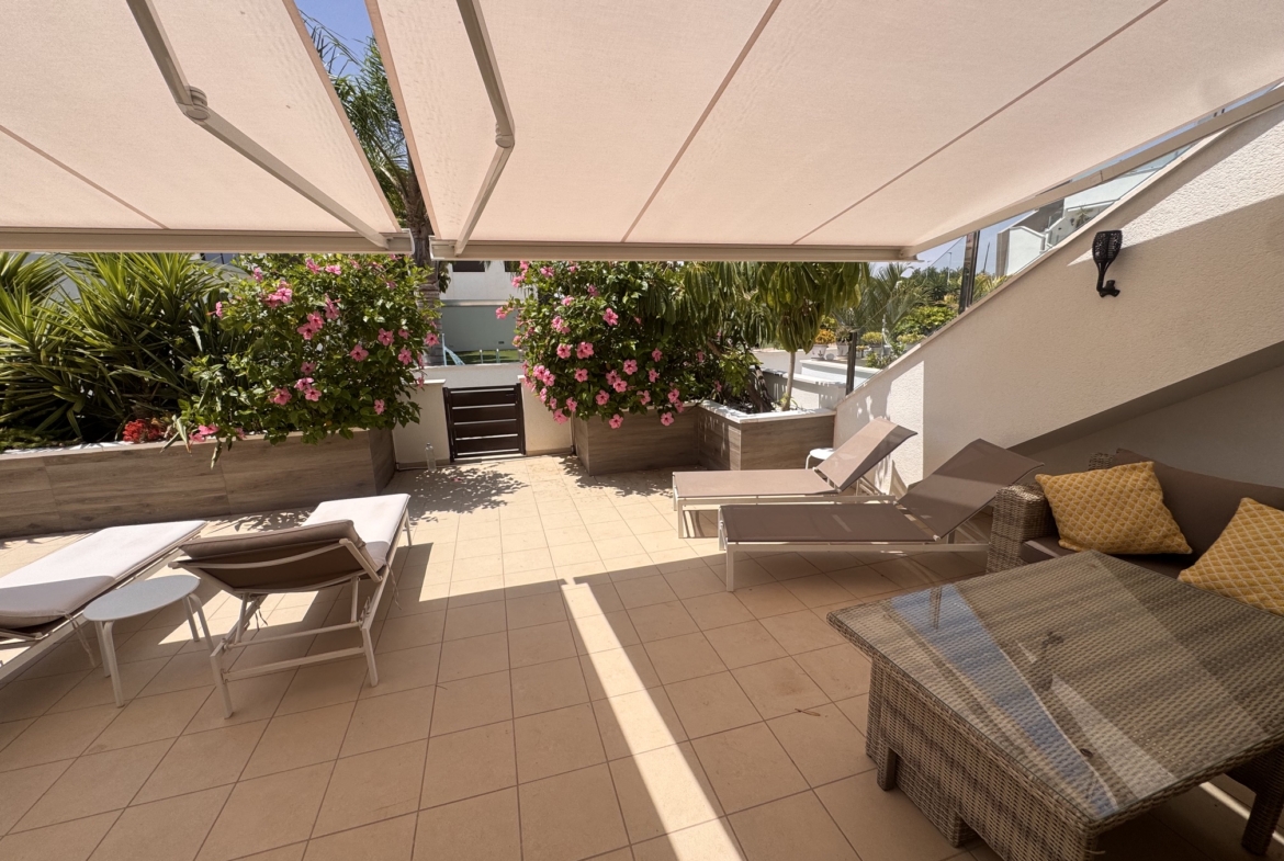 3 Bedroom / 2 Bathroom * Ground Floor Apartment on Huge Plot *Private Entrance * Garden * Overlooking Communal Pool Area * Pilar De La Horadada * Playamar IV * Immaculate Condition * €339,995 *