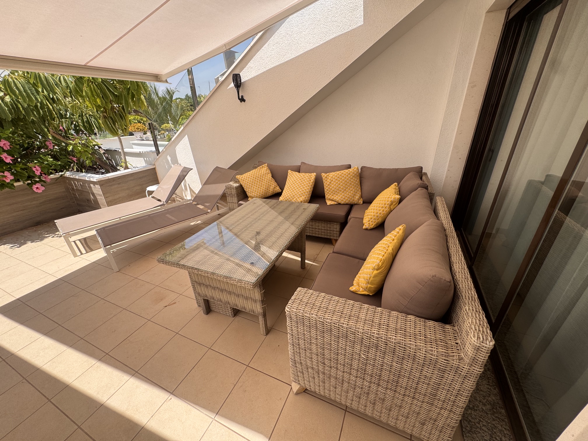 3 Bedroom / 2 Bathroom * Ground Floor Apartment on Huge Plot *Private Entrance * Garden * Overlooking Communal Pool Area * Pilar De La Horadada * Playamar IV * Immaculate Condition * €339,995 *