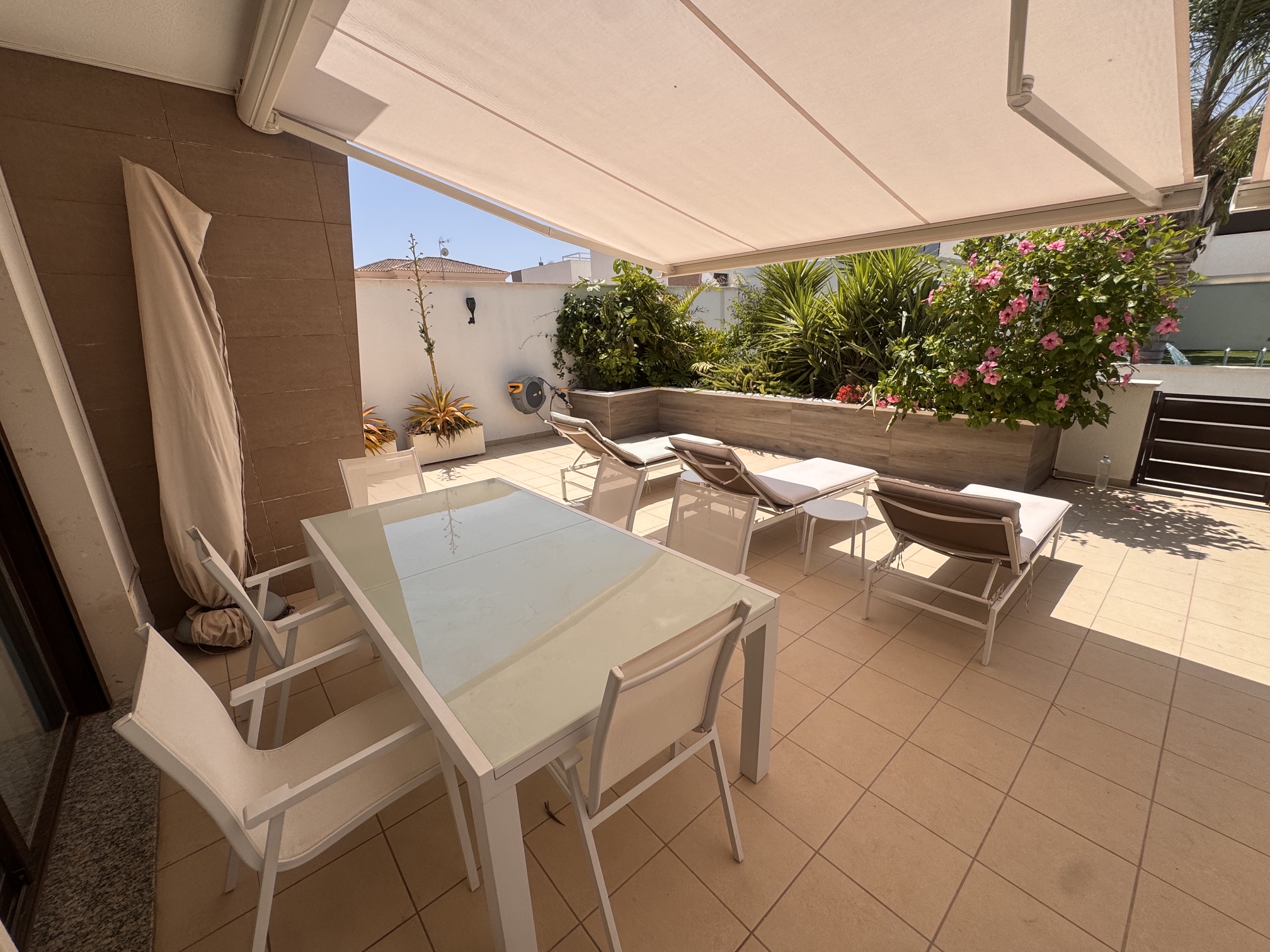 3 Bedroom / 2 Bathroom * Ground Floor Apartment on Huge Plot *Private Entrance * Garden * Overlooking Communal Pool Area * Pilar De La Horadada * Playamar IV * Immaculate Condition * €339,995 *
