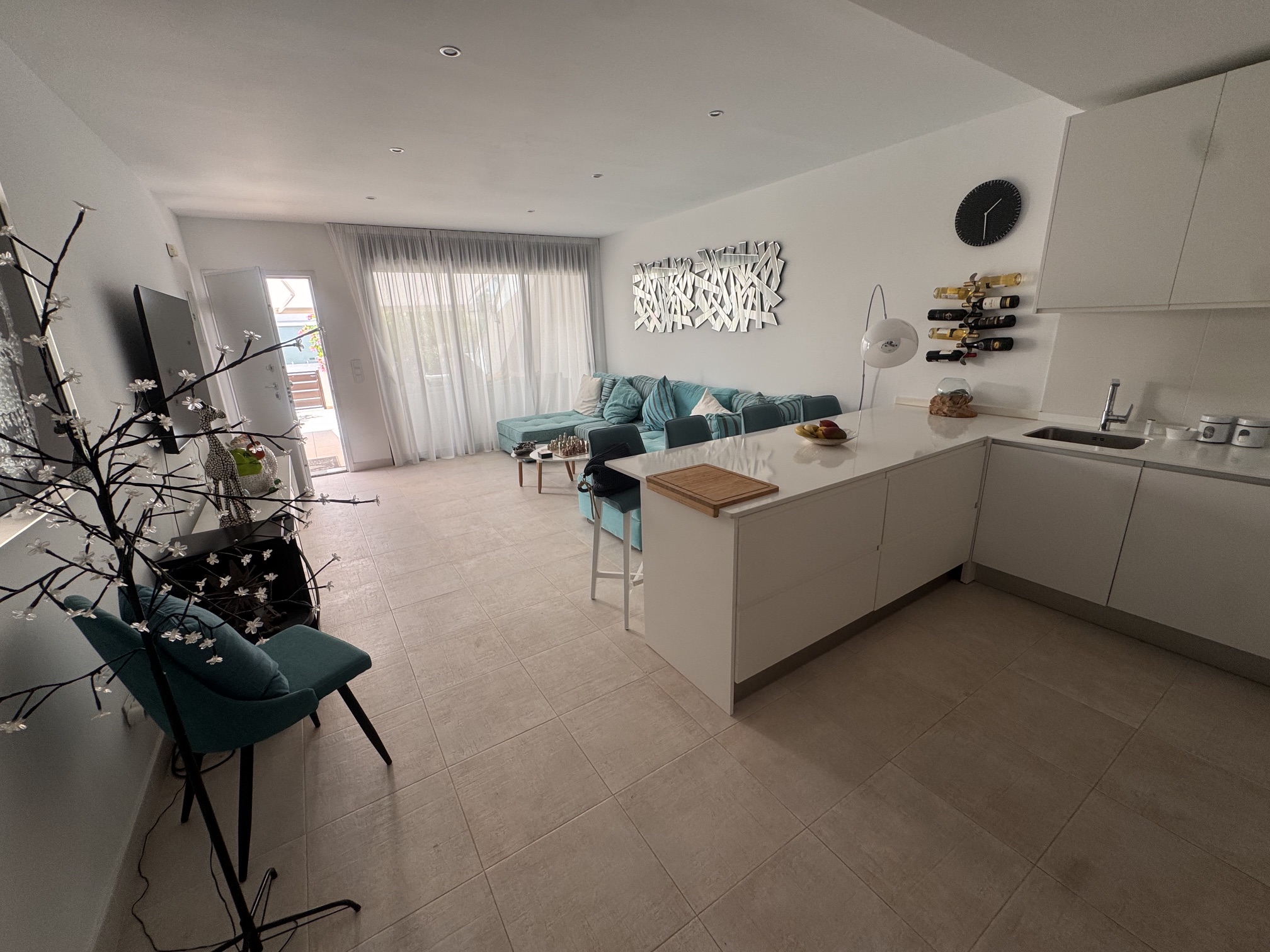 3 Bedroom / 2 Bathroom * Ground Floor Apartment on Huge Plot *Private Entrance * Garden * Overlooking Communal Pool Area * Pilar De La Horadada * Playamar IV * Immaculate Condition * €339,995 *