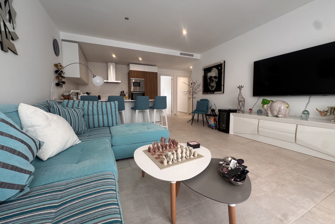 3 Bedroom / 2 Bathroom * Ground Floor Apartment on Huge Plot *Private Entrance * Garden * Overlooking Communal Pool Area * Pilar De La Horadada * Playamar IV * Immaculate Condition * €339,995 *