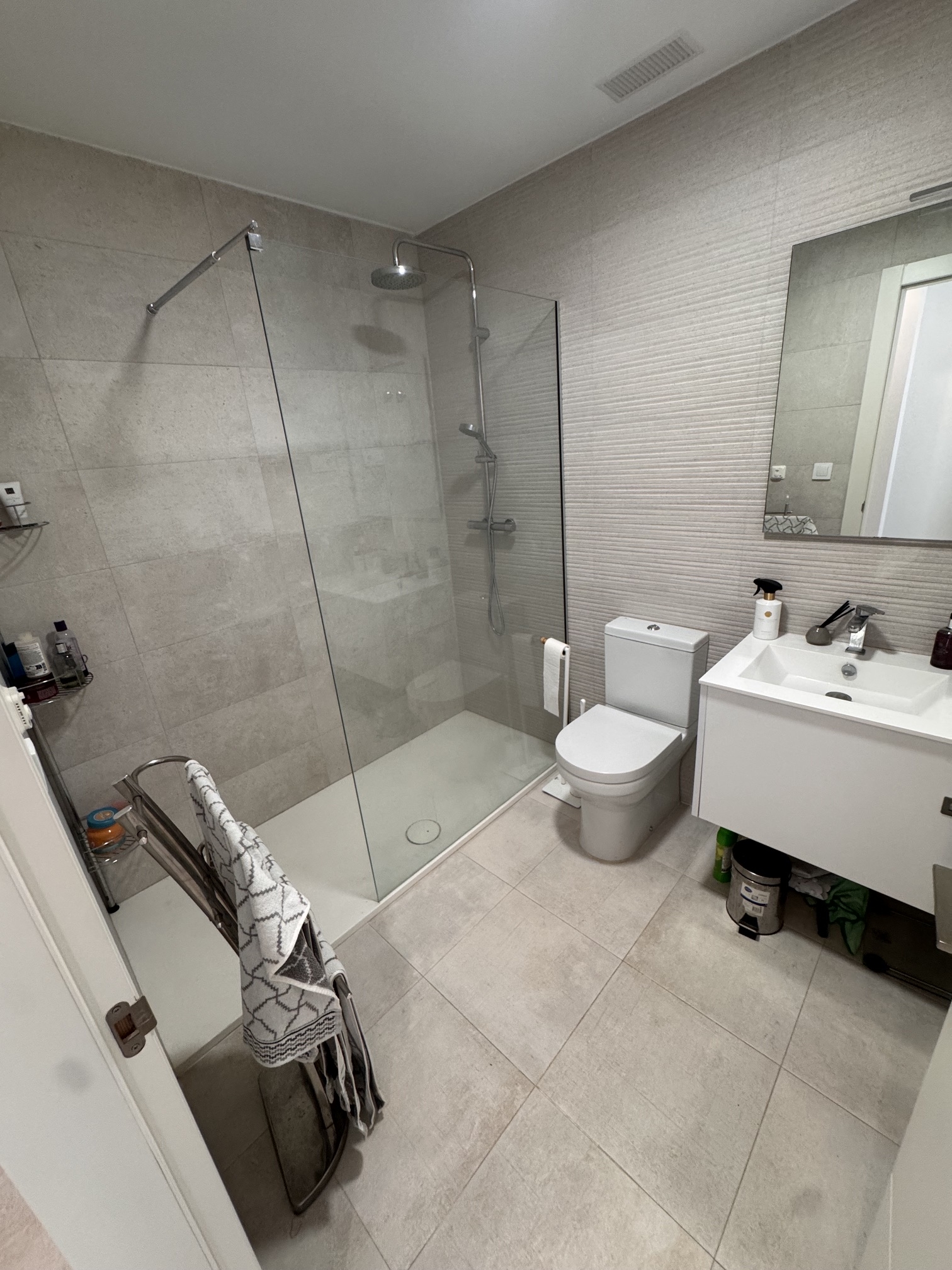 3 Bedroom / 2 Bathroom * Ground Floor Apartment on Huge Plot *Private Entrance * Garden * Overlooking Communal Pool Area * Pilar De La Horadada * Playamar IV * Immaculate Condition * €339,995 *