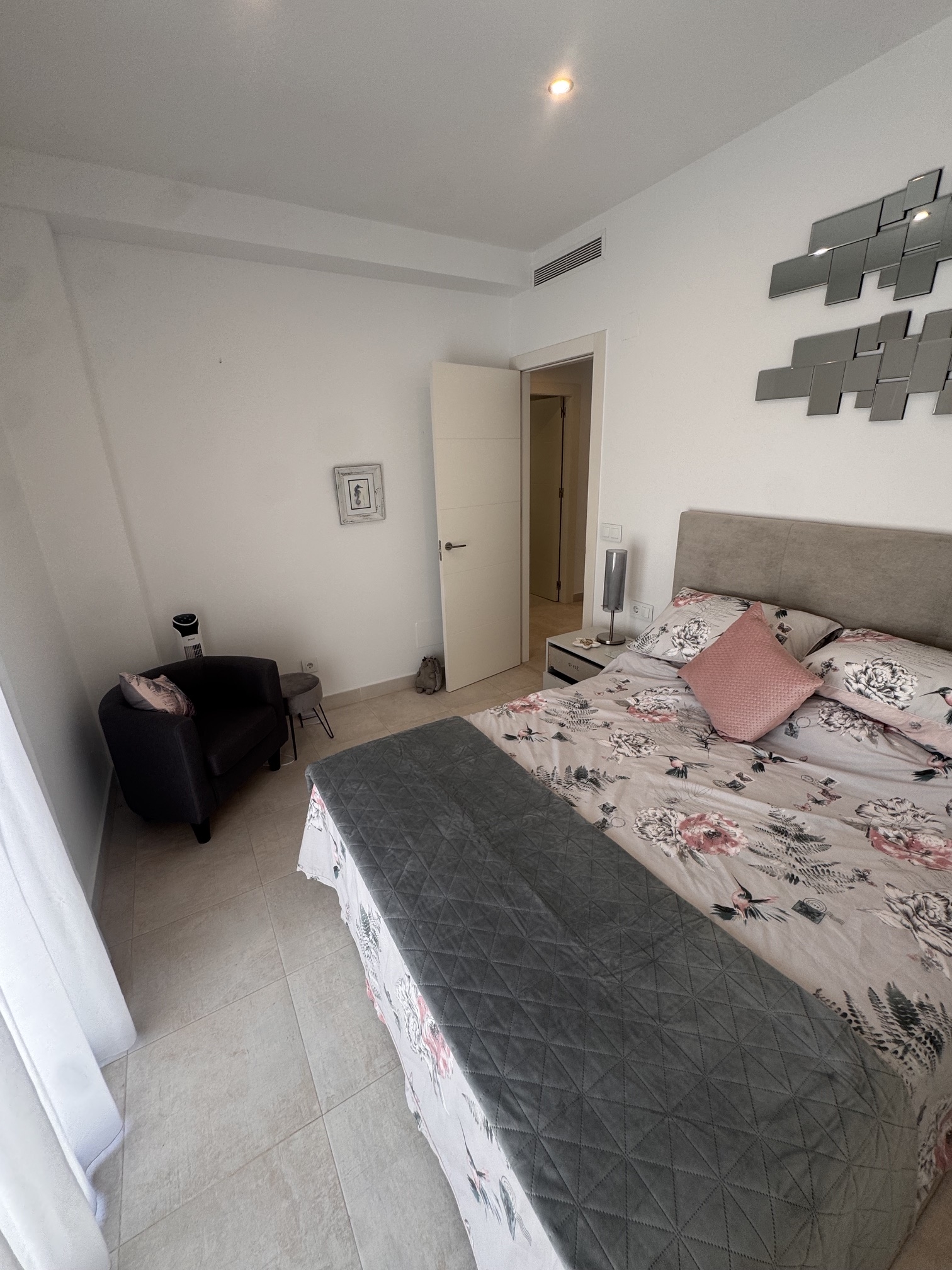 3 Bedroom / 2 Bathroom * Ground Floor Apartment on Huge Plot *Private Entrance * Garden * Overlooking Communal Pool Area * Pilar De La Horadada * Playamar IV * Immaculate Condition * €339,995 *