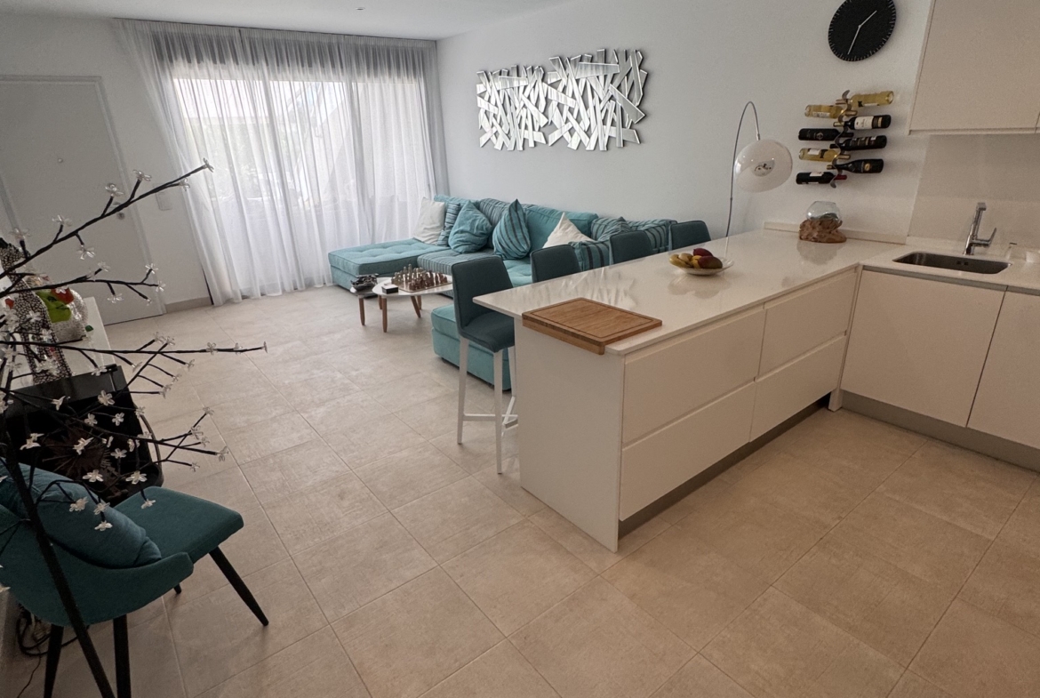 3 Bedroom / 2 Bathroom * Ground Floor Apartment on Huge Plot *Private Entrance * Garden * Overlooking Communal Pool Area * Pilar De La Horadada * Playamar IV * Immaculate Condition * €339,995 *