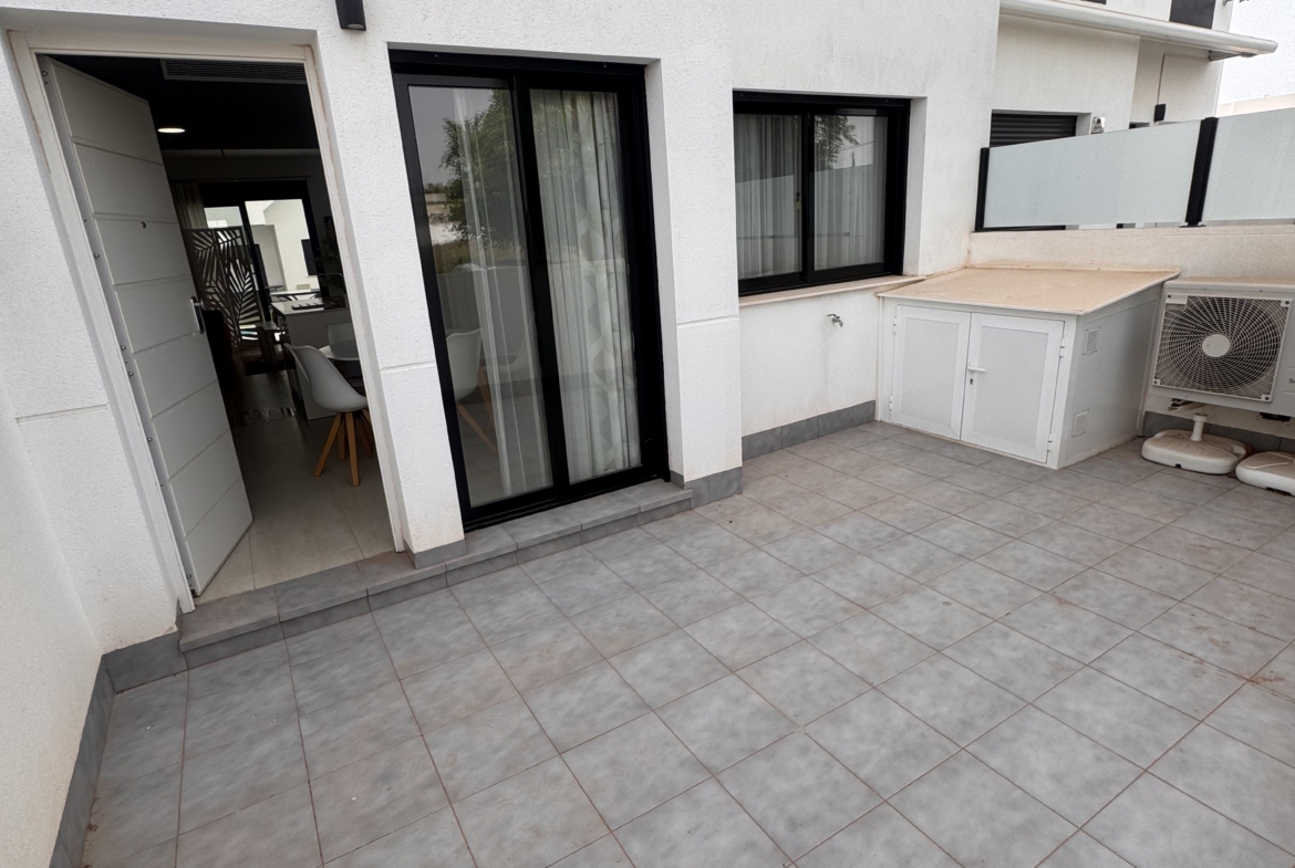 Immaculate Ground Floor Modern Apartment * 2 Bedroom / 2 Bathroom * Very Popular area Near Castelar College San Pedro / Lo Pagan  * Playamar IV * Swimming Pool * Private Parking * Only €199,995 ***