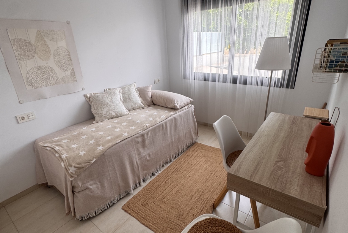 Immaculate Ground Floor Modern Apartment * 2 Bedroom / 2 Bathroom * Very Popular area Near Castelar College San Pedro / Lo Pagan  * Playamar IV * Swimming Pool * Private Parking * Only €199,995 ***