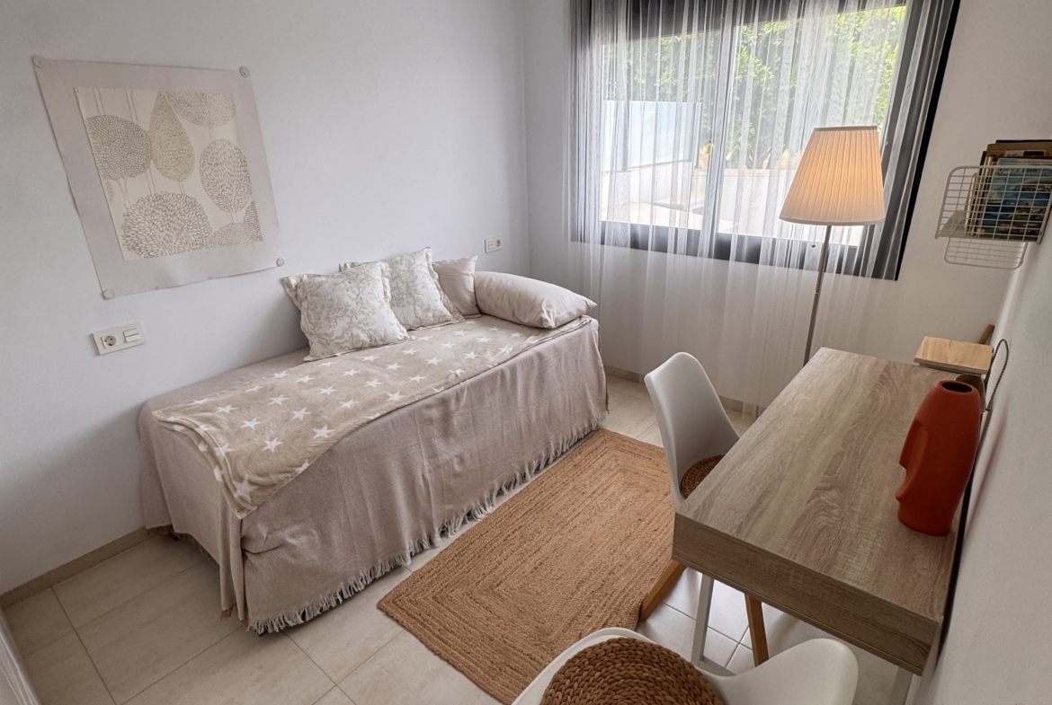 Immaculate Ground Floor Modern Apartment * 2 Bedroom / 2 Bathroom * Very Popular area Near Castelar College San Pedro / Lo Pagan  * Playamar IV * Swimming Pool * Private Parking * Only €199,995 ***