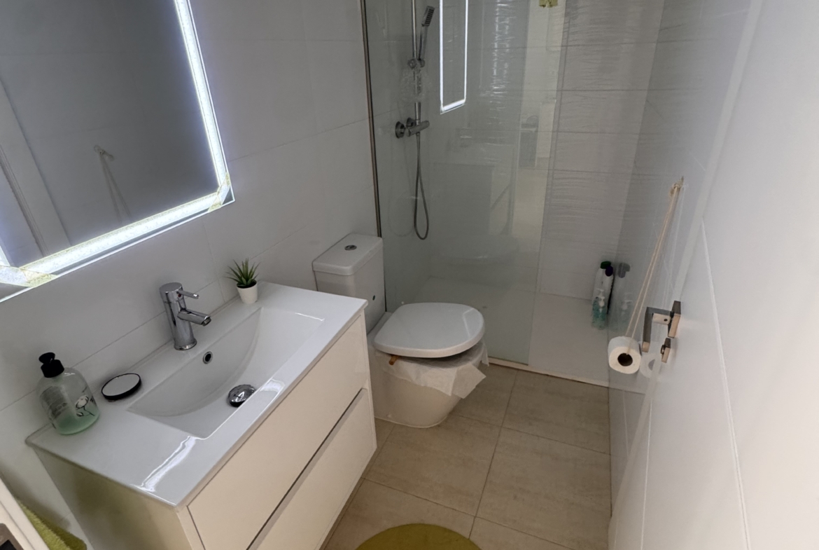Immaculate Ground Floor Modern Apartment * 2 Bedroom / 2 Bathroom * Very Popular area Near Castelar College San Pedro / Lo Pagan  * Playamar IV * Swimming Pool * Private Parking * Only €199,995 ***