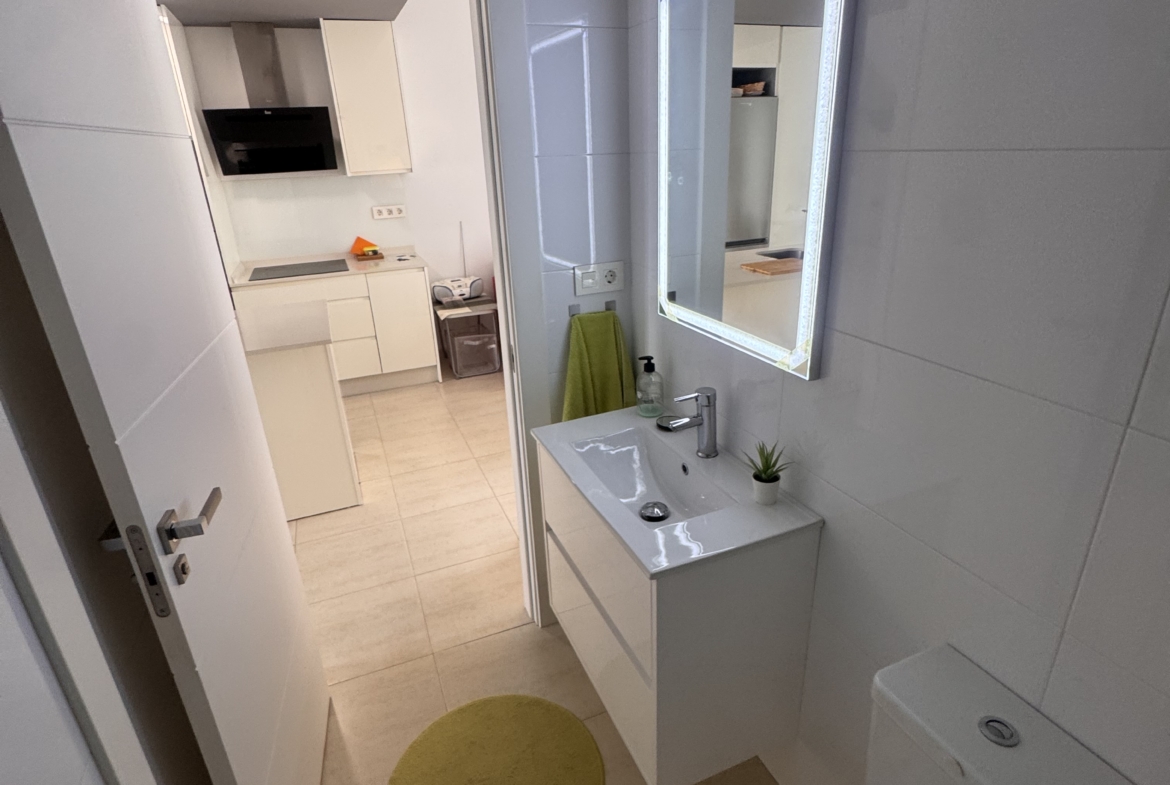 Immaculate Ground Floor Modern Apartment * 2 Bedroom / 2 Bathroom * Very Popular area Near Castelar College San Pedro / Lo Pagan  * Playamar IV * Swimming Pool * Private Parking * Only €199,995 ***