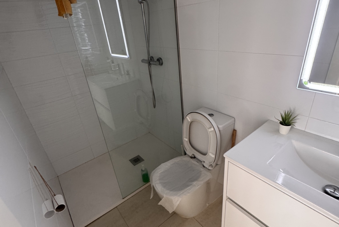 Immaculate Ground Floor Modern Apartment * 2 Bedroom / 2 Bathroom * Very Popular area Near Castelar College San Pedro / Lo Pagan  * Playamar IV * Swimming Pool * Private Parking * Only €199,995 ***