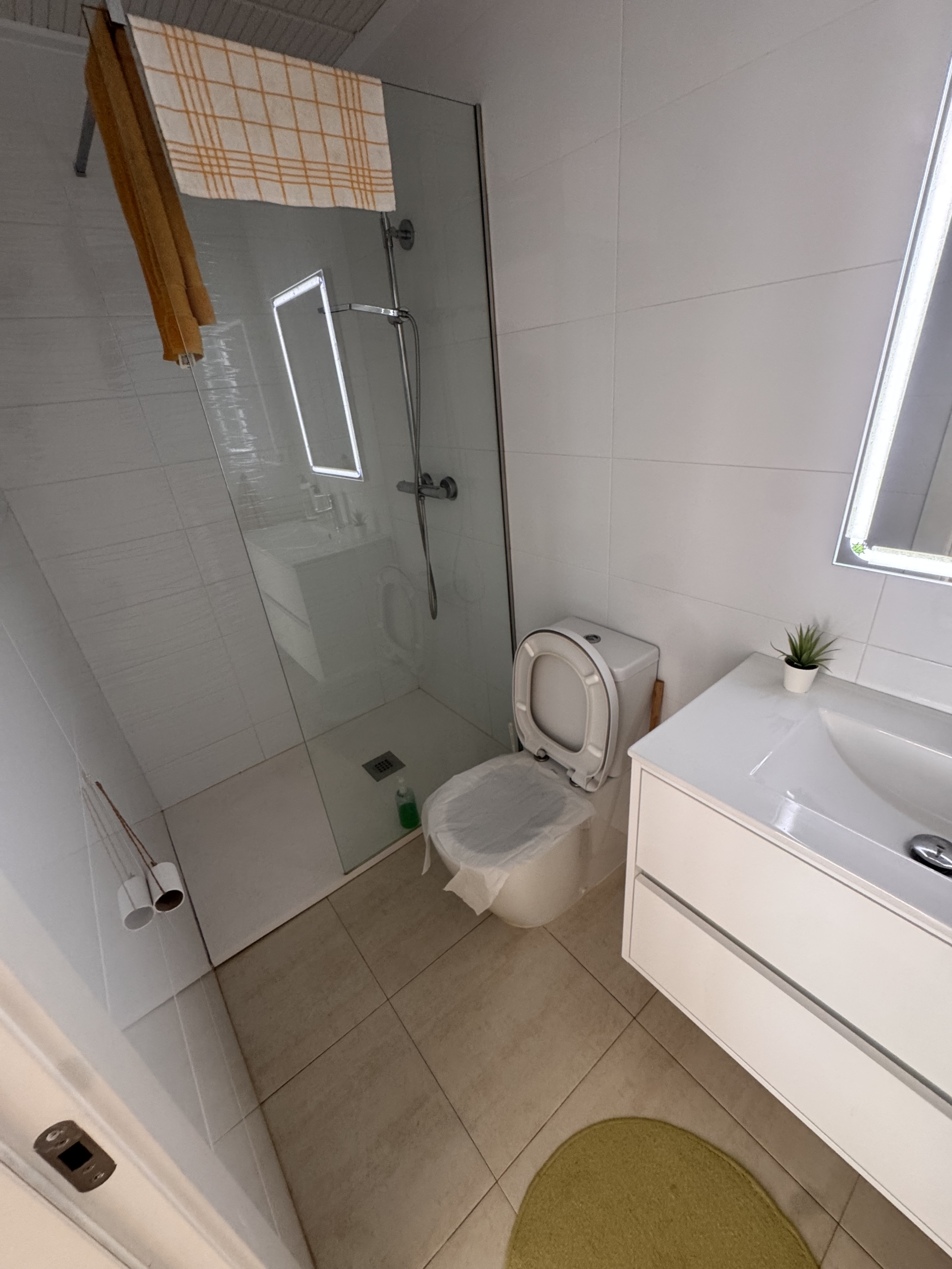 IMG_7666 Immaculate Ground Floor Modern Apartment * 2 Bedroom / 2 Bathroom * Very Popular area Near Castelar College San Pedro / Lo Pagan * Playamar IV * Swimming Pool * Private Parking * Only €199,995 ***