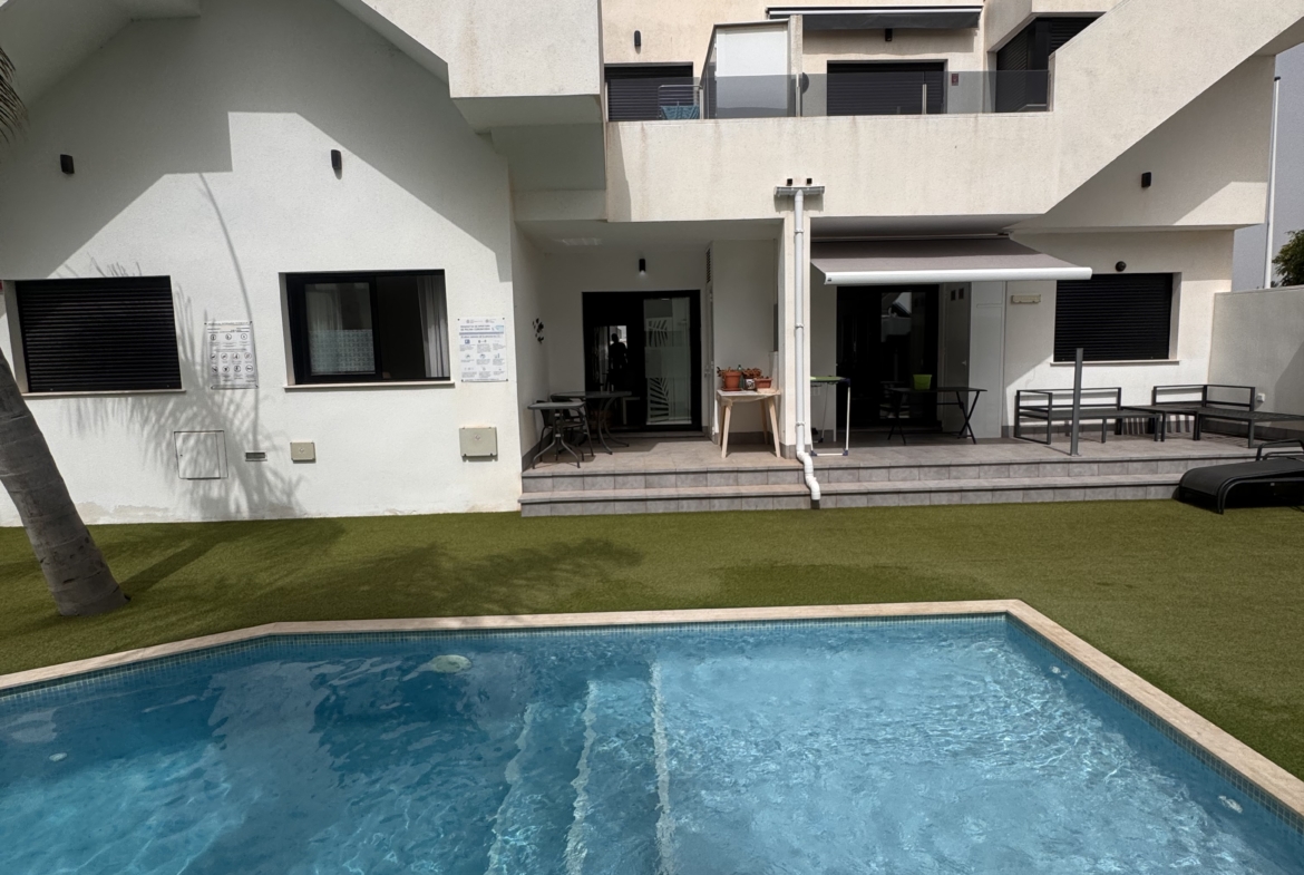 Immaculate Ground Floor Modern Apartment * 2 Bedroom / 2 Bathroom * Very Popular area Near Castelar College San Pedro / Lo Pagan  * Playamar IV * Swimming Pool * Private Parking * Only €199,995 ***