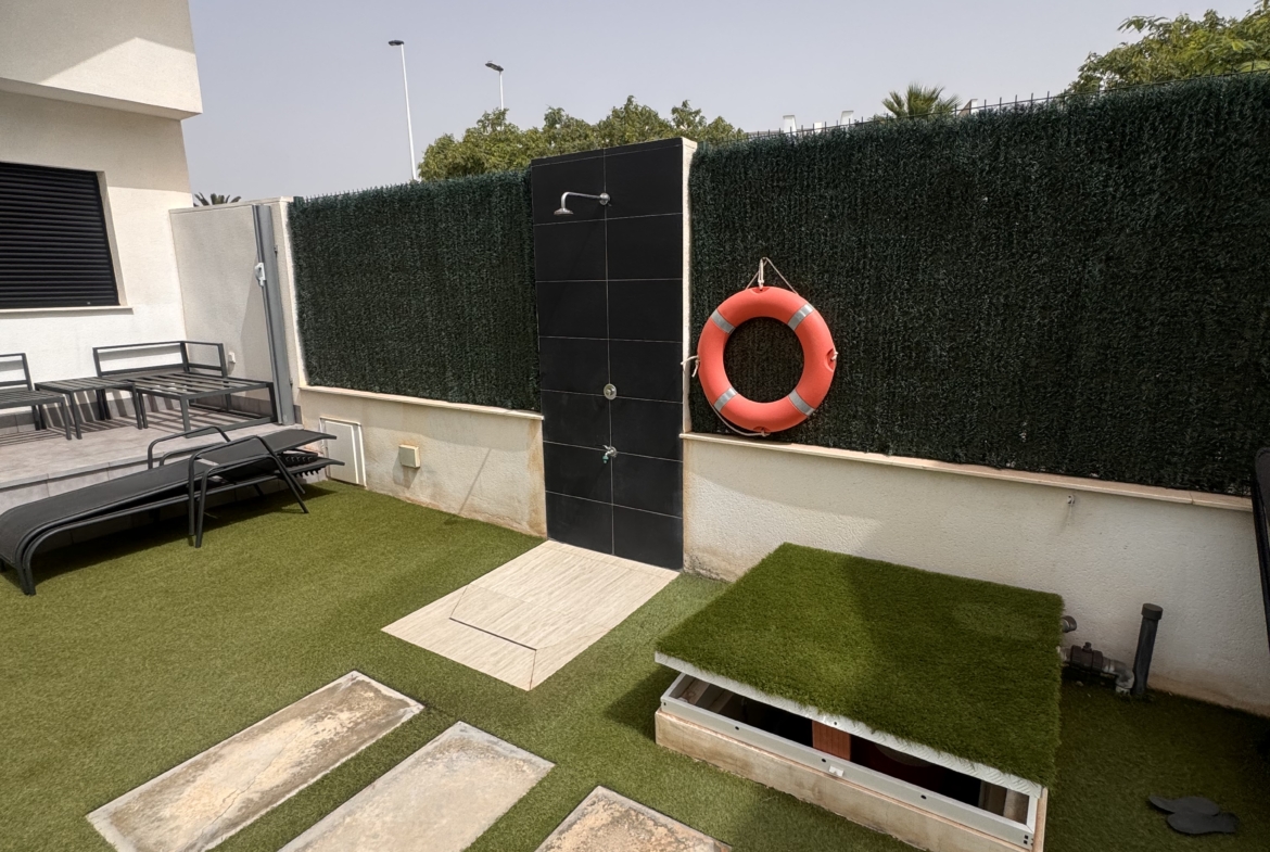 Immaculate Ground Floor Modern Apartment * 2 Bedroom / 2 Bathroom * Very Popular area Near Castelar College San Pedro / Lo Pagan  * Playamar IV * Swimming Pool * Private Parking * Only €199,995 ***