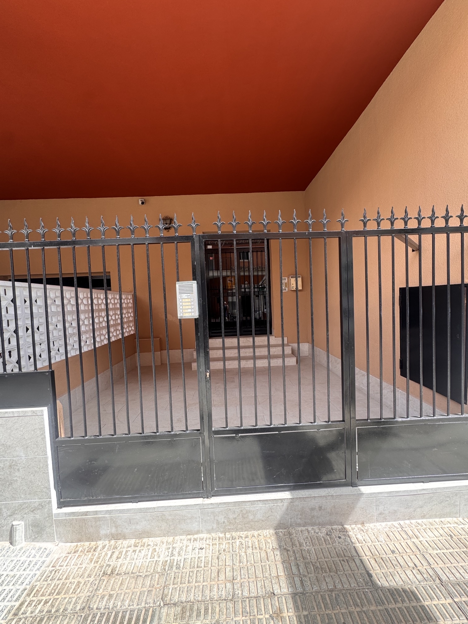 Fabulous Opportunity * 4 Bedroom Apartment * 150 Meters from The Beautiful Local Beach * With Transferable Tourist Licence * Includes Private Parking * Immaculate Condition * Excellent Location * Only €134,995 *