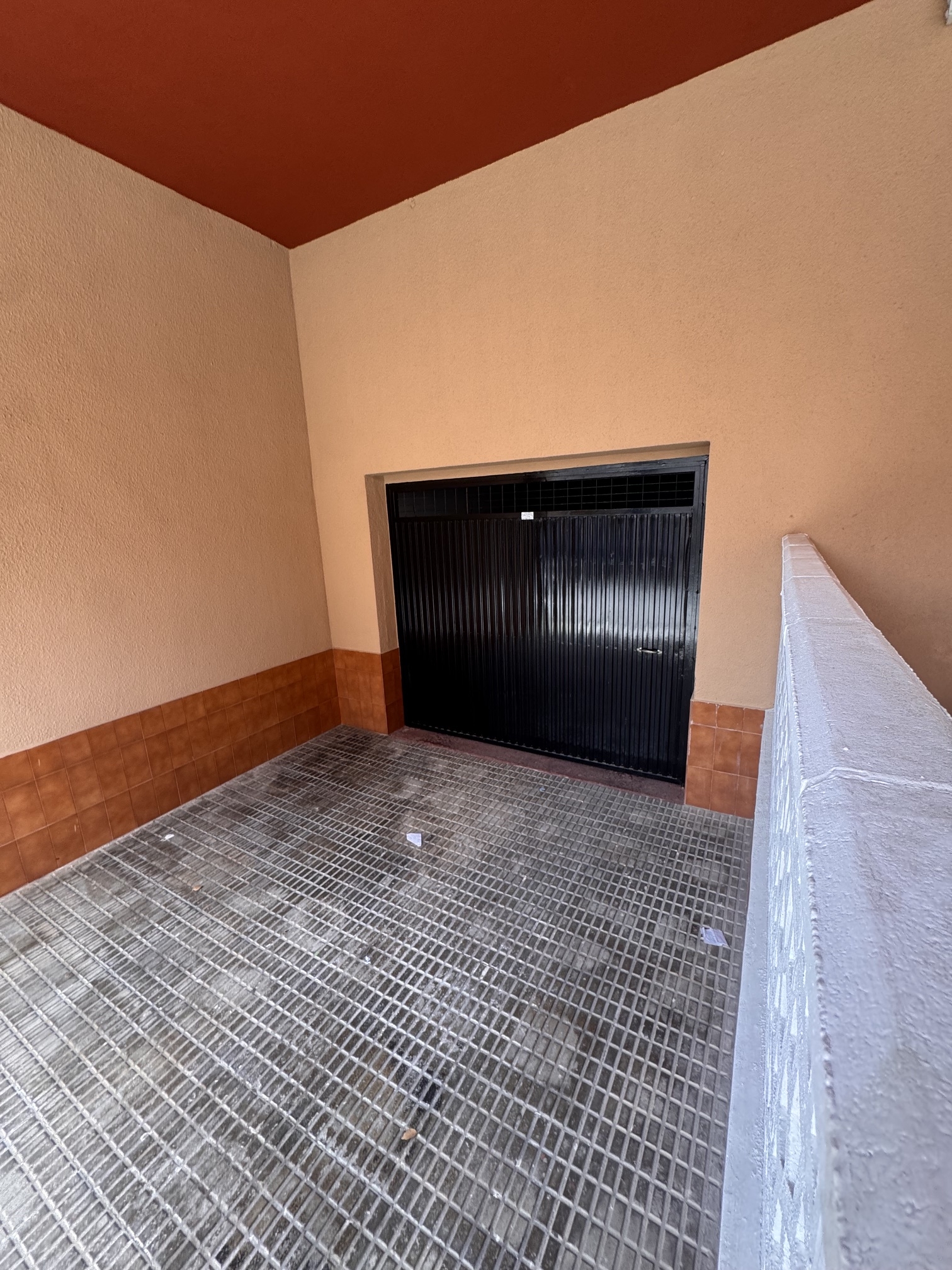 Fabulous Opportunity * 4 Bedroom Apartment * 150 Meters from The Beautiful Local Beach * With Transferable Tourist Licence * Includes Private Parking * Immaculate Condition * Excellent Location * Only €134,995 *