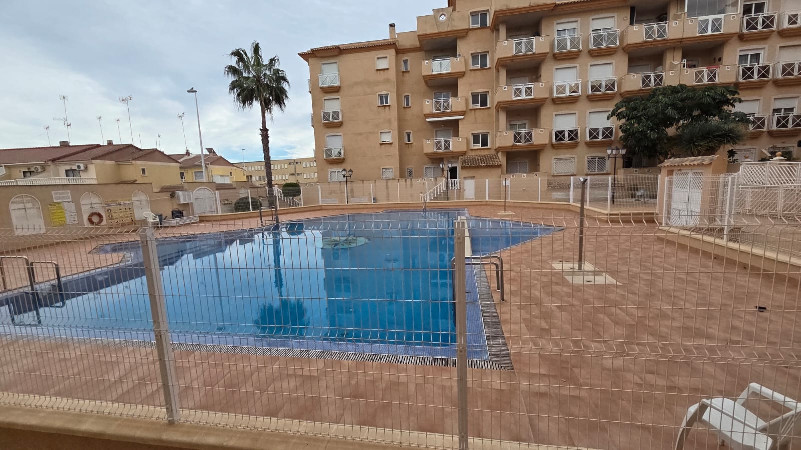 PHOTO-2026-02-17-21-01-58_1 2 Bedroom / 2 Bathroom Apartment * Very popular Development * San Pedro del Pinatar * 10 minutes walk to the local beach * Shared Pool / Jacuzzi * Rooftop Solarium with BBQ facilities * Excellent Views €139,995 *
