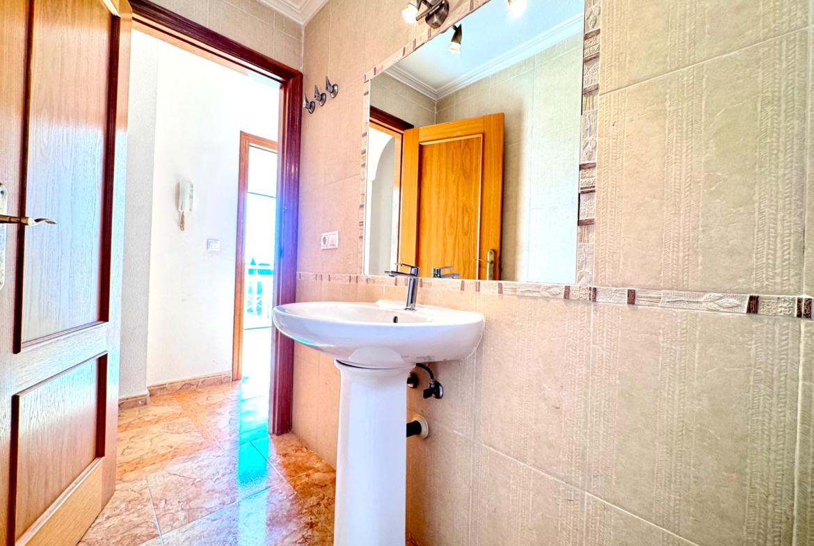 2 Bedroom / 2 Bathroom Apartment * Very popular Development * San Pedro del Pinatar * 10 minutes walk to the local beach * Shared Pool / Jacuzzi * Rooftop Solarium with BBQ facilities * Excellent Views €139,995 *