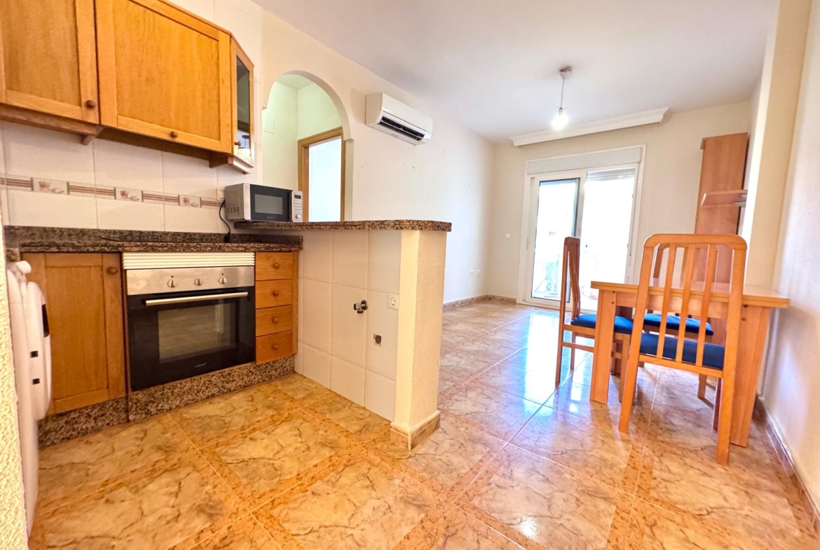 2 Bedroom / 2 Bathroom Apartment * Very popular Development * San Pedro del Pinatar * 10 minutes walk to the local beach * Shared Pool / Jacuzzi * Rooftop Solarium with BBQ facilities * Excellent Views €139,995 *
