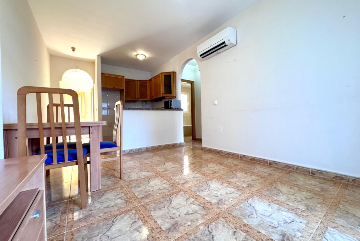 2 Bedroom / 2 Bathroom Apartment * Very popular Development * San Pedro del Pinatar * 10 minutes walk to the local beach * Shared Pool / Jacuzzi * Rooftop Solarium with BBQ facilities * Excellent Views €139,995 *