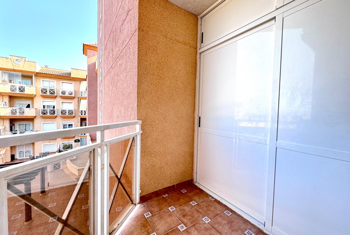 2 Bedroom / 2 Bathroom Apartment * Very popular Development * San Pedro del Pinatar * 10 minutes walk to the local beach * Shared Pool / Jacuzzi * Rooftop Solarium with BBQ facilities * Excellent Views €139,995 *