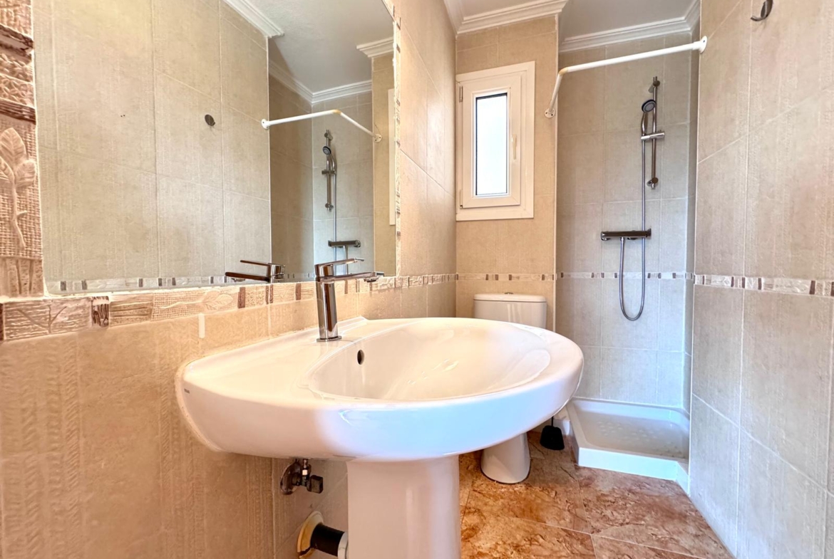 2 Bedroom / 2 Bathroom Apartment * Very popular Development * San Pedro del Pinatar * 10 minutes walk to the local beach * Shared Pool / Jacuzzi * Rooftop Solarium with BBQ facilities * Excellent Views €139,995 *