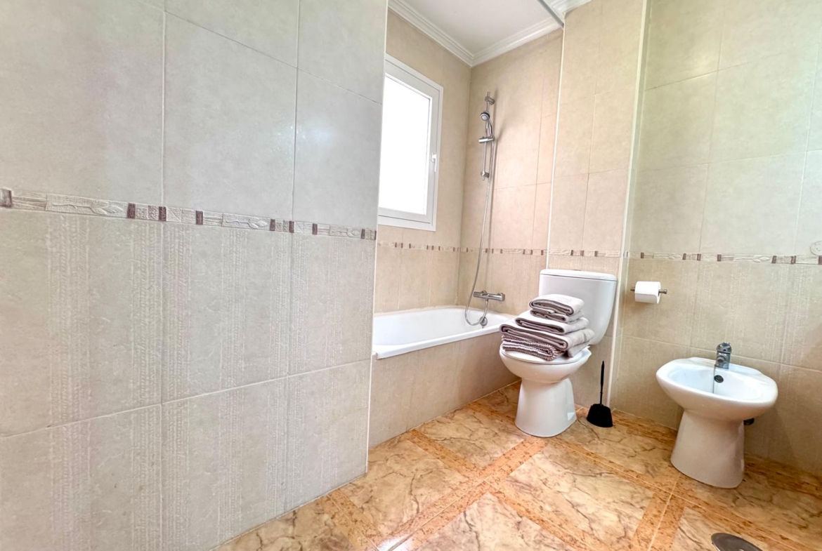 2 Bedroom / 2 Bathroom Apartment * Very popular Development * San Pedro del Pinatar * 10 minutes walk to the local beach * Shared Pool / Jacuzzi * Rooftop Solarium with BBQ facilities * Excellent Views €139,995 *