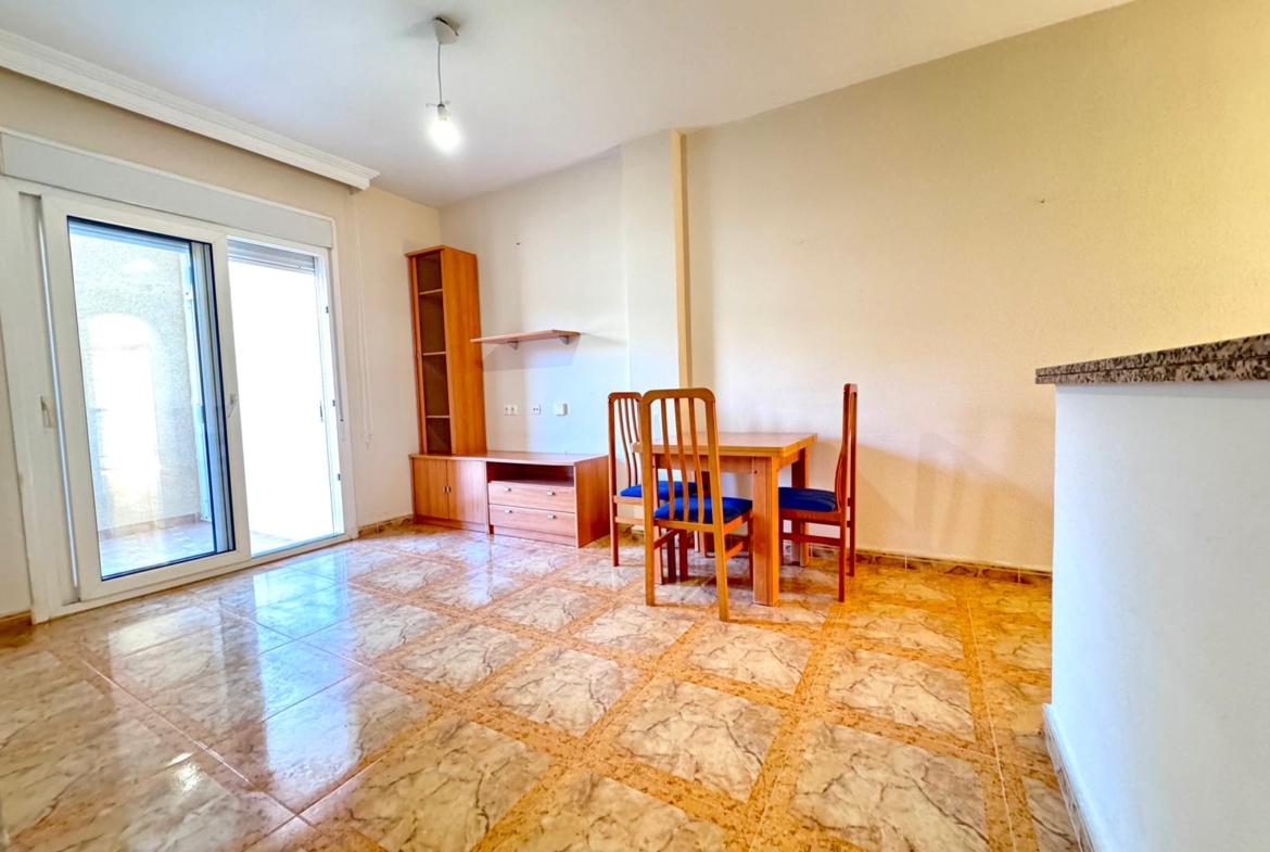 2 Bedroom / 2 Bathroom Apartment * Very popular Development * San Pedro del Pinatar * 10 minutes walk to the local beach * Shared Pool / Jacuzzi * Rooftop Solarium with BBQ facilities * Excellent Views €139,995 *