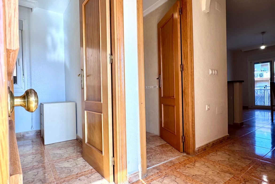 2 Bedroom / 2 Bathroom Apartment * Very popular Development * San Pedro del Pinatar * 10 minutes walk to the local beach * Shared Pool / Jacuzzi * Rooftop Solarium with BBQ facilities * Excellent Views €139,995 *